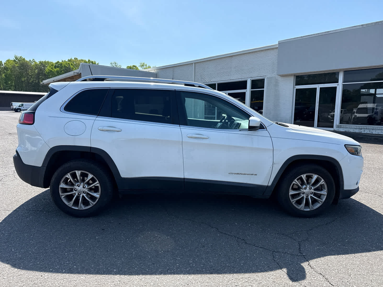Used 2019 Jeep Cherokee Latitude with VIN 1C4PJLCB8KD286220 for sale in Mount Airy, NC