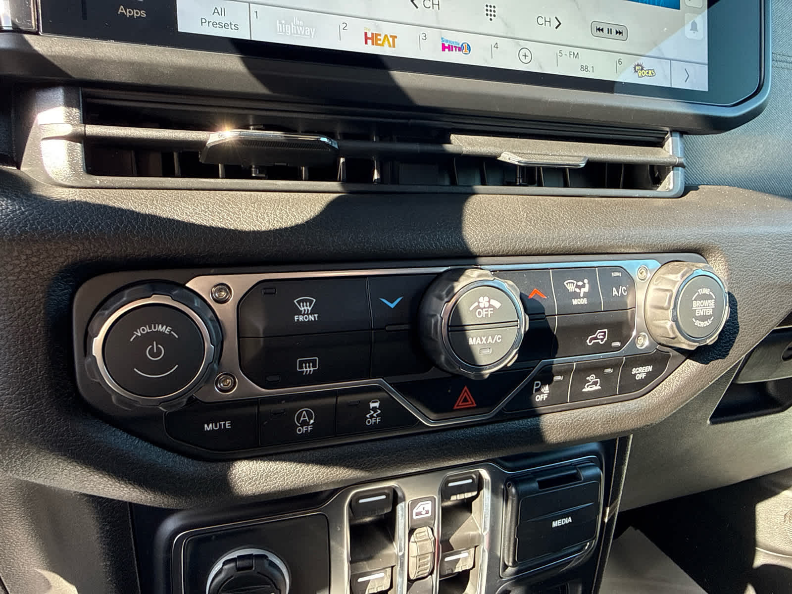 2027 Jeep Wrangler WRANGLER 4-DOOR SPORT S