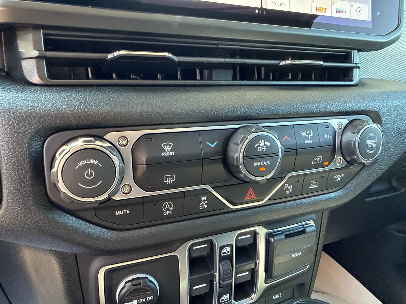 2027 Jeep Wrangler WRANGLER 4-DOOR SPORT S