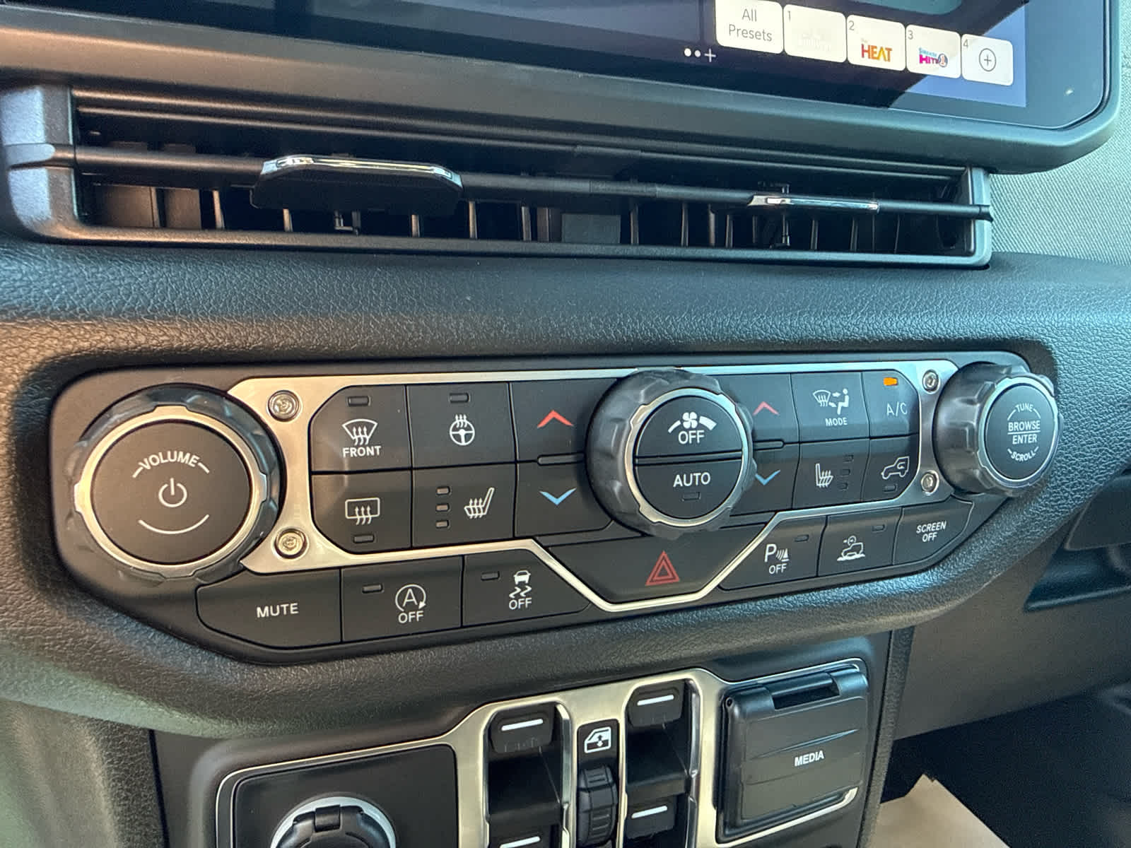 2027 Jeep Wrangler WRANGLER 4-DOOR SPORT S