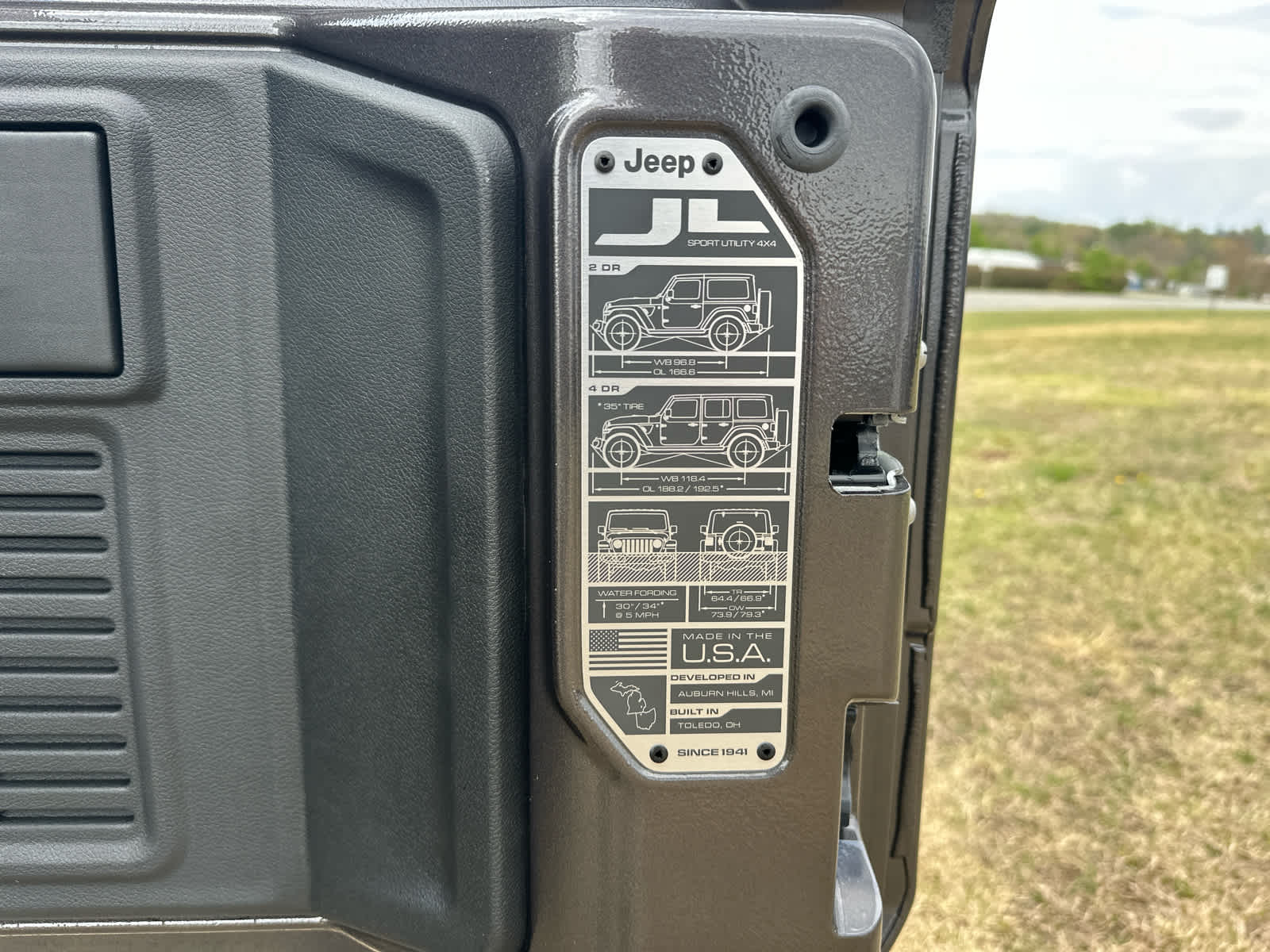 2025 Jeep Wrangler WRANGLER 4-DOOR SAHARA