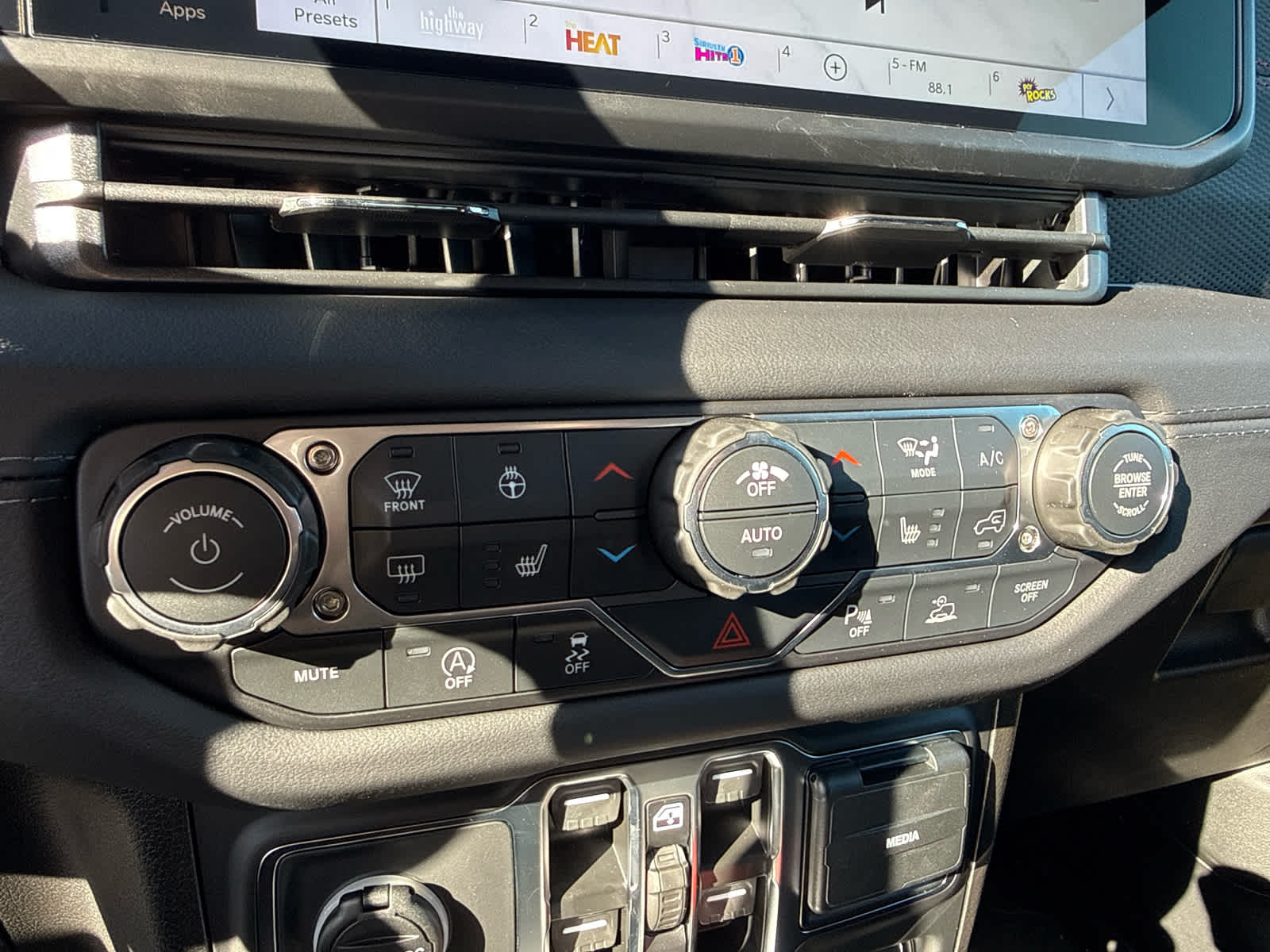 2027 Jeep Wrangler WRANGLER 4-DOOR RUBICON