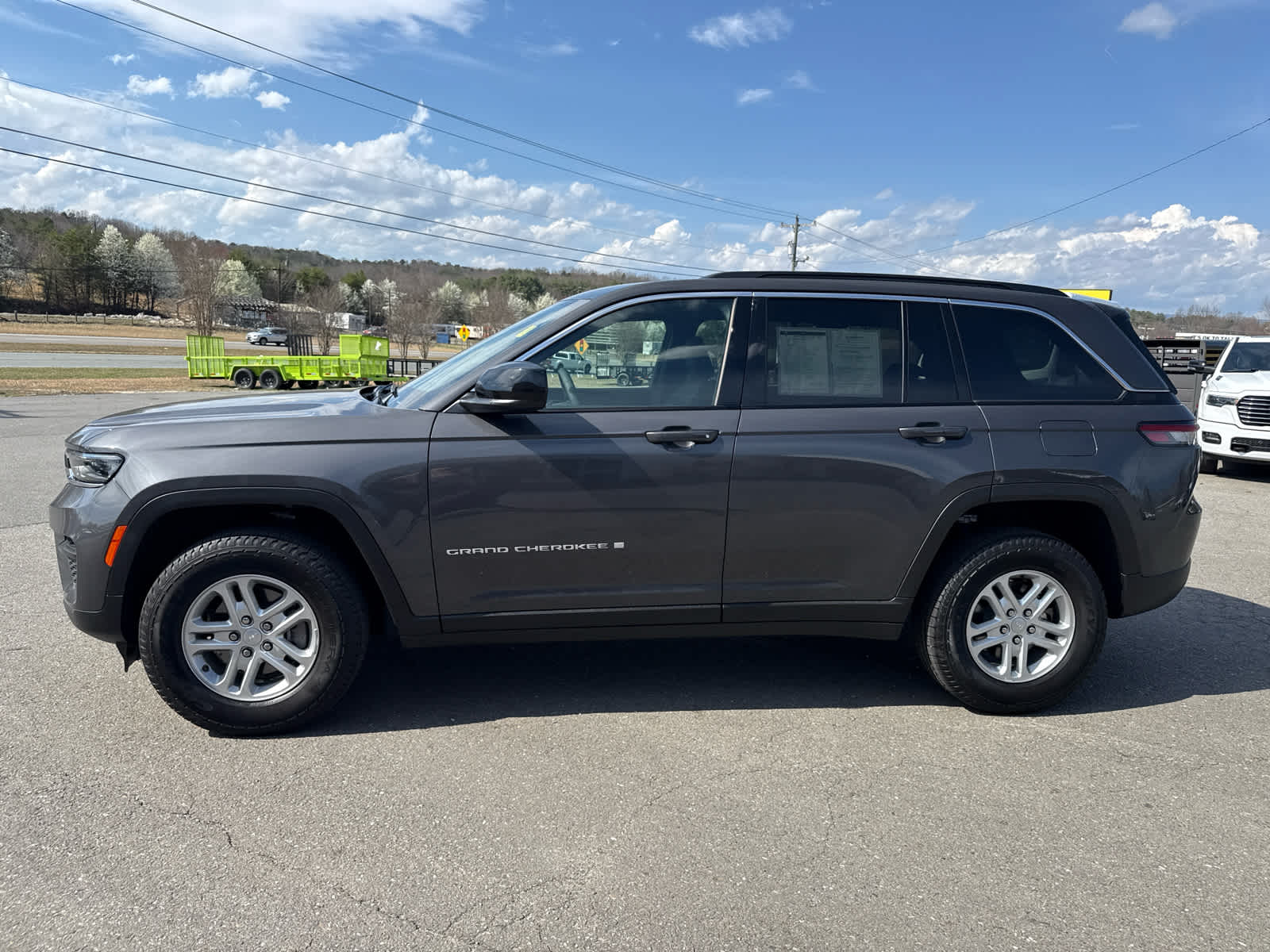2025 Jeep Grand Cherokee Laredo 4x4