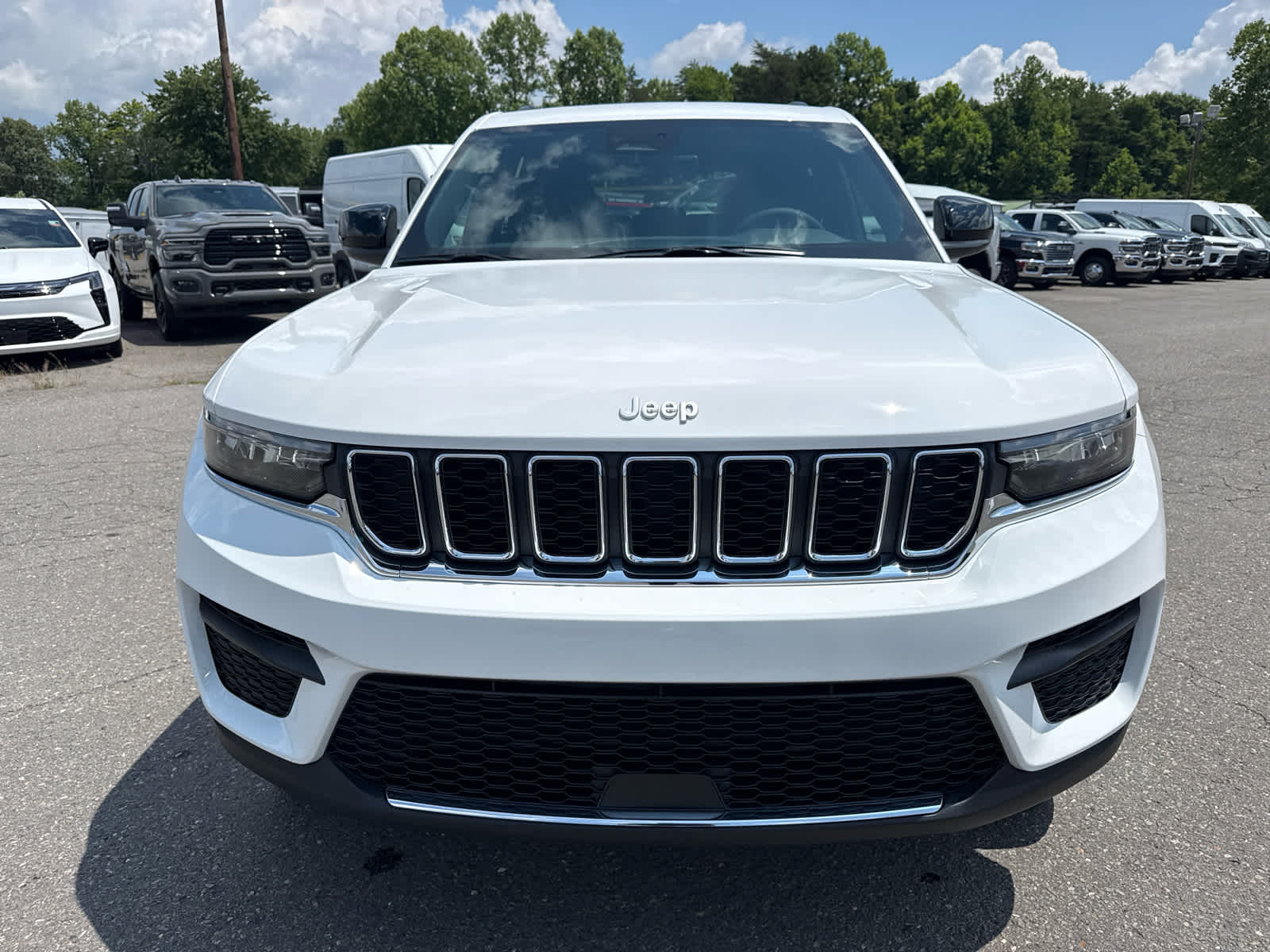 2026 Jeep Grand Cherokee GRAND CHEROKEE LAREDO 4X4