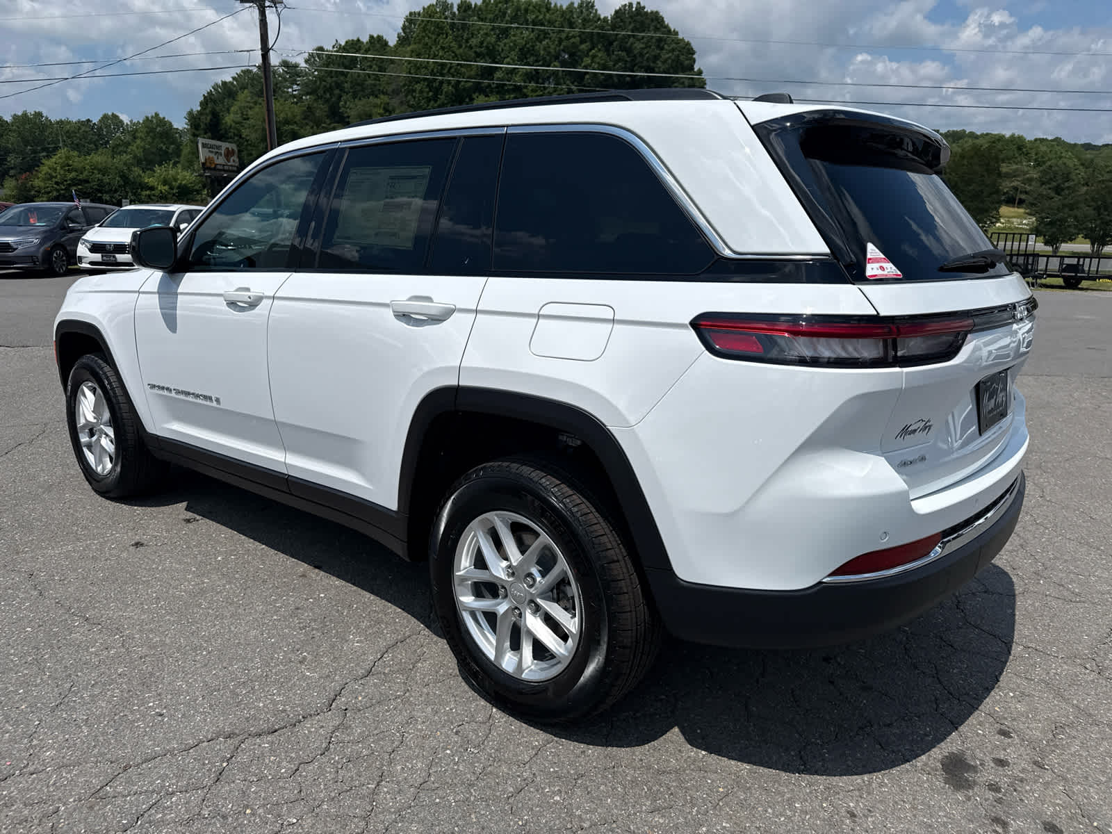 2026 Jeep Grand Cherokee GRAND CHEROKEE LAREDO 4X4