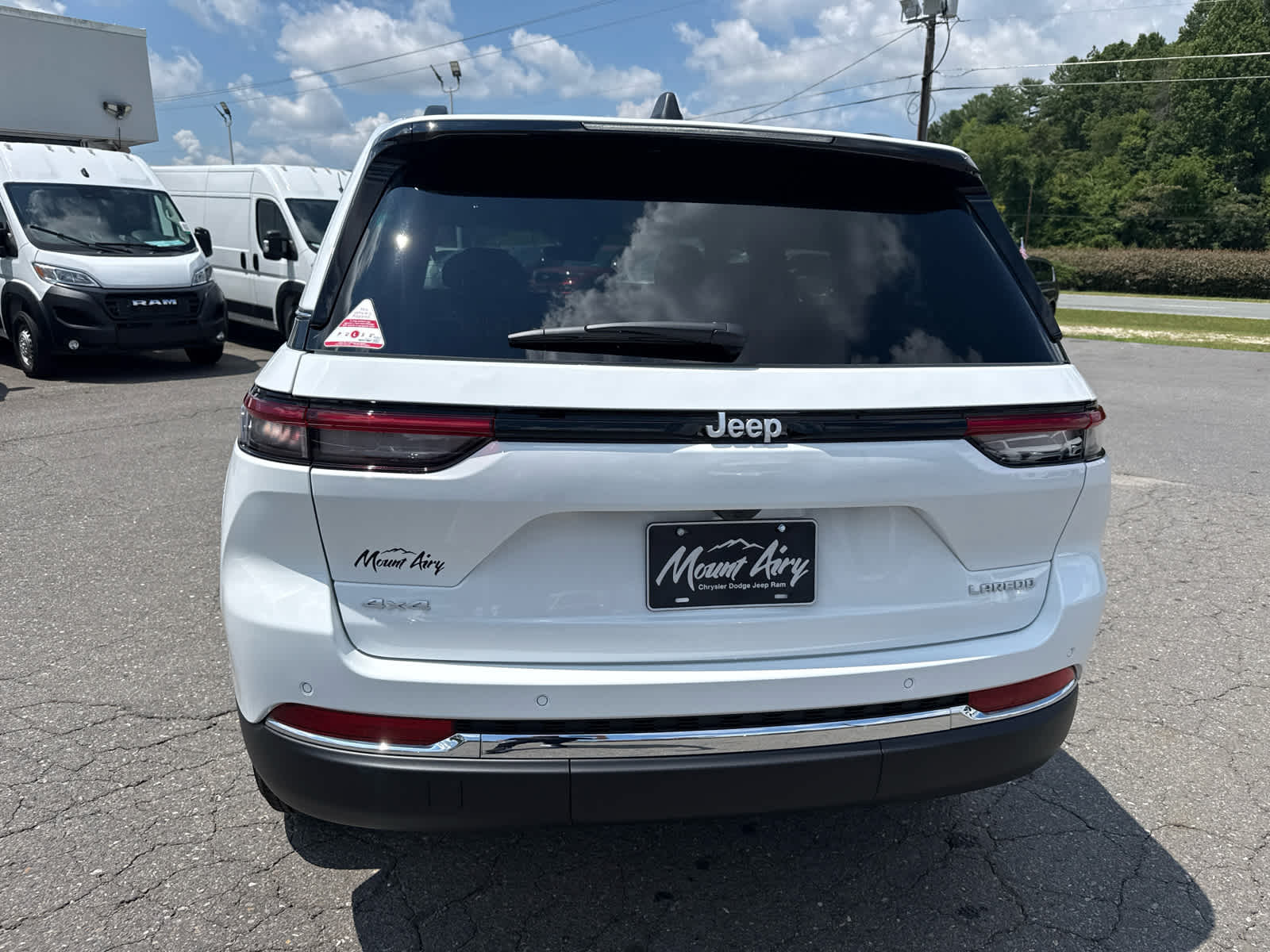 2026 Jeep Grand Cherokee GRAND CHEROKEE LAREDO 4X4