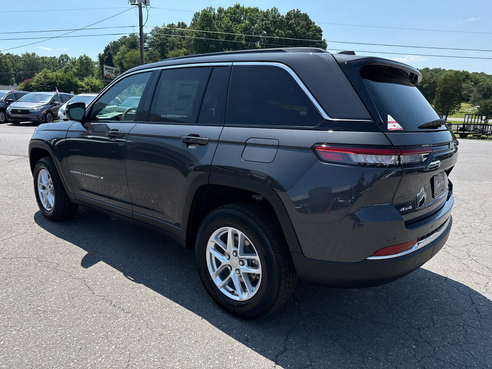 2026 Jeep Grand Cherokee GRAND CHEROKEE LAREDO X 4X4