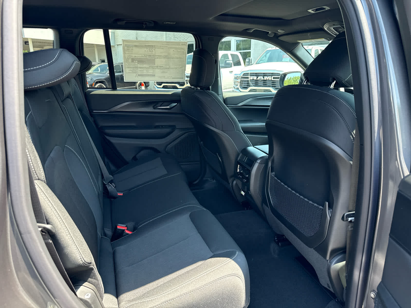 2026 Jeep Grand Cherokee GRAND CHEROKEE LAREDO X 4X4