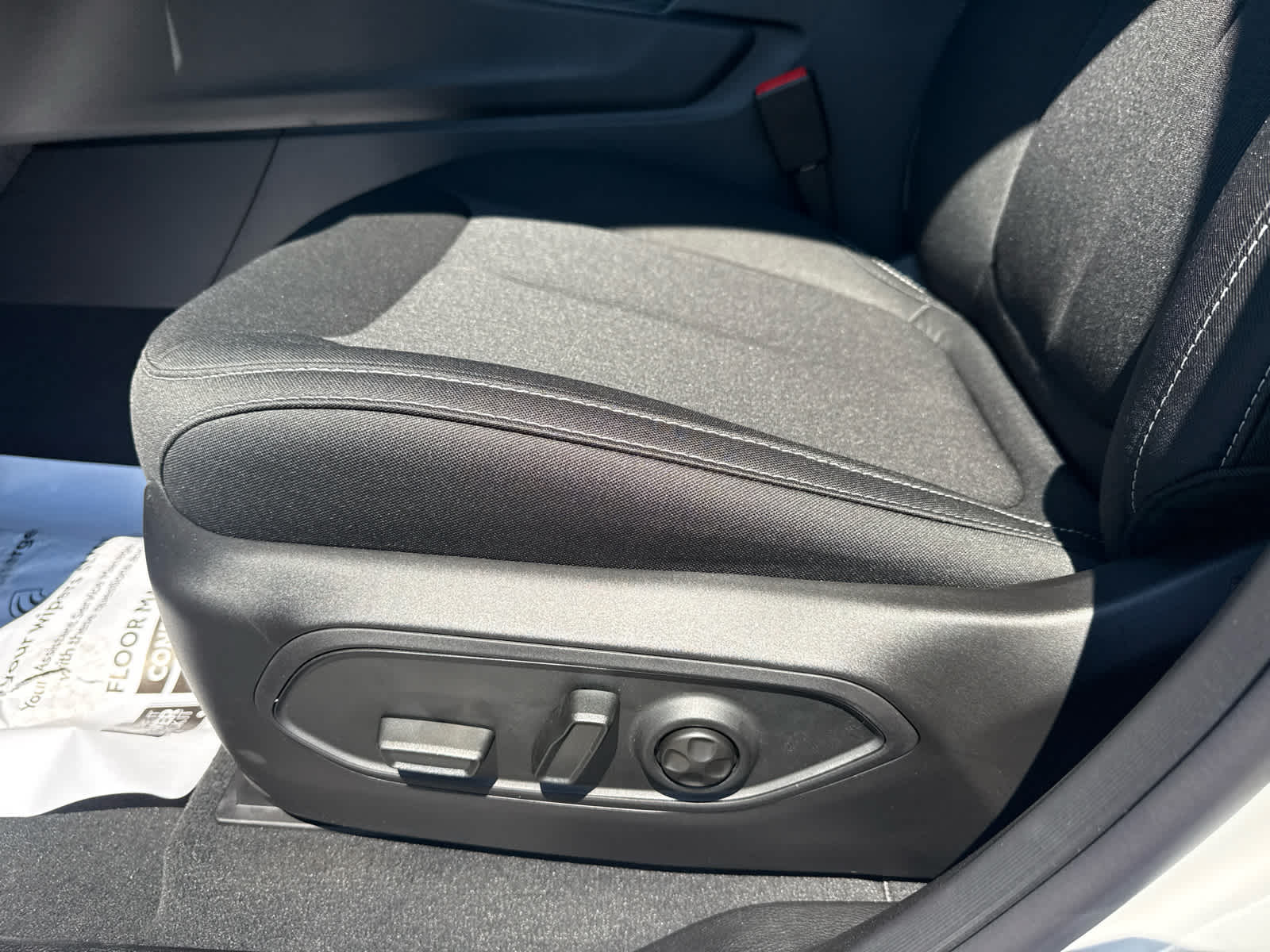 2026 Jeep Grand Cherokee GRAND CHEROKEE LAREDO 4X4