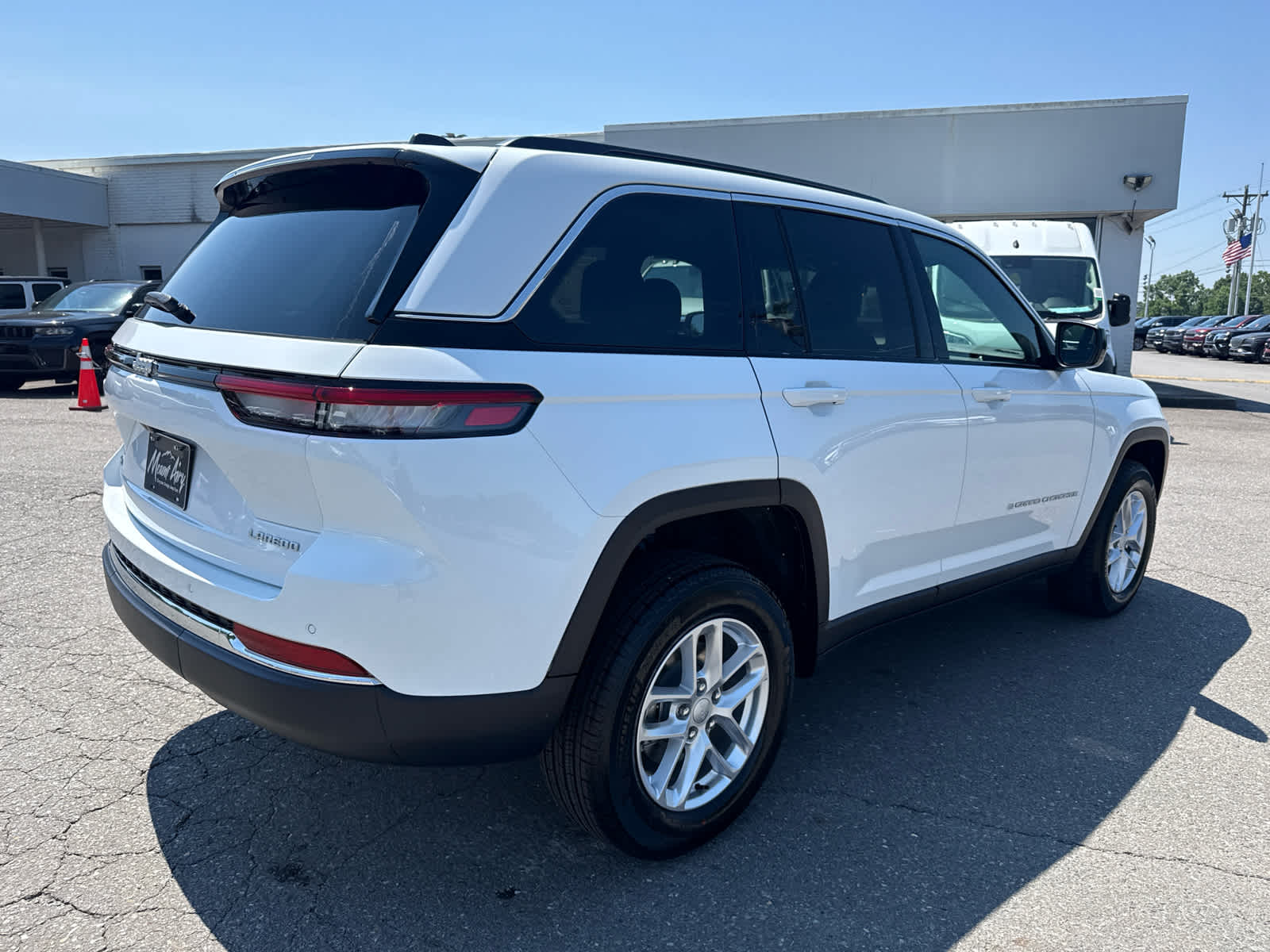 2026 Jeep Grand Cherokee GRAND CHEROKEE LAREDO 4X4