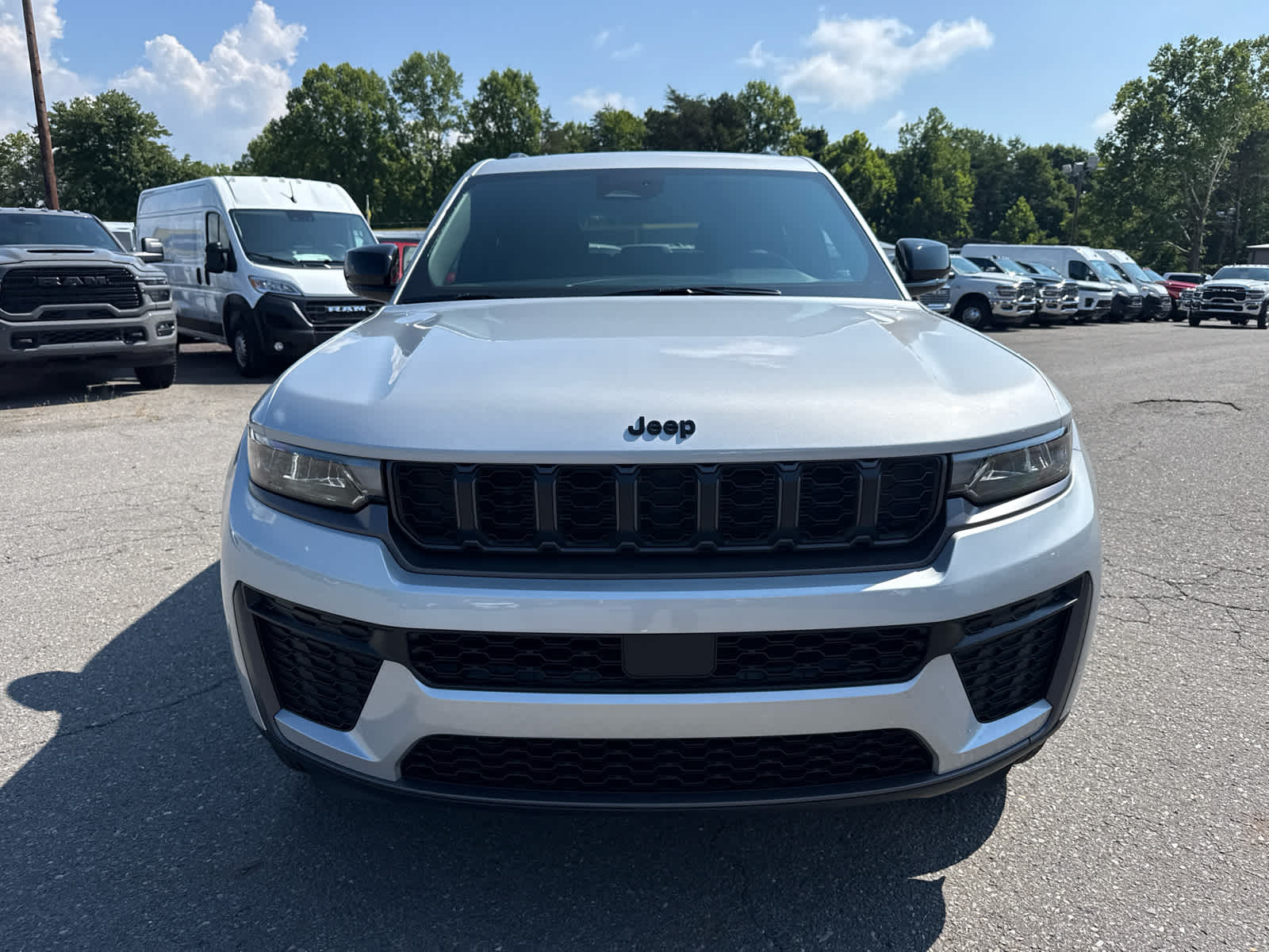 2026 Jeep Grand Cherokee GRAND CHEROKEE LAREDO ALTITUDE 4X4