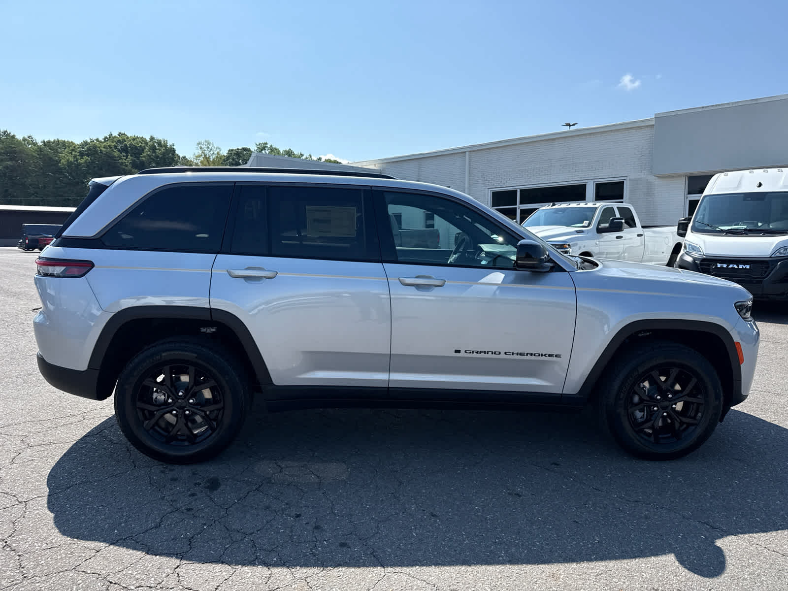 2026 Jeep Grand Cherokee GRAND CHEROKEE LAREDO ALTITUDE 4X4
