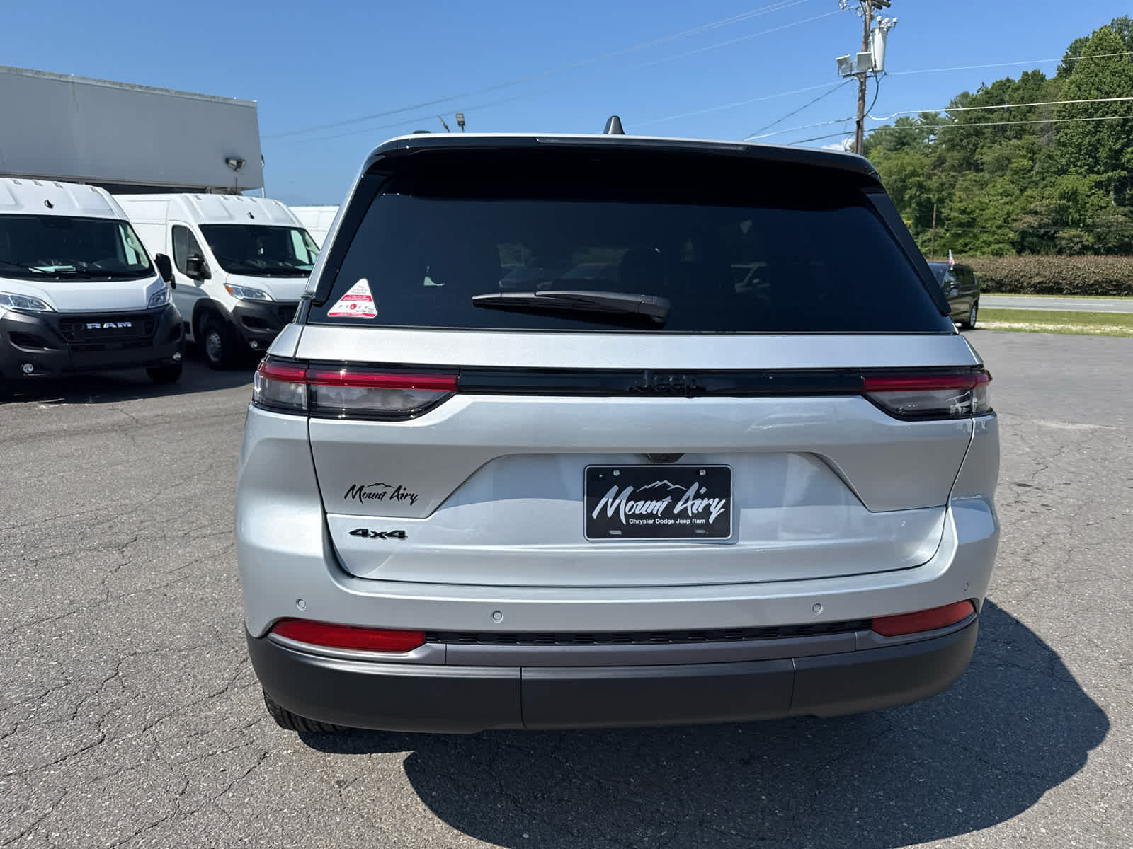 2026 Jeep Grand Cherokee GRAND CHEROKEE LAREDO ALTITUDE 4X4