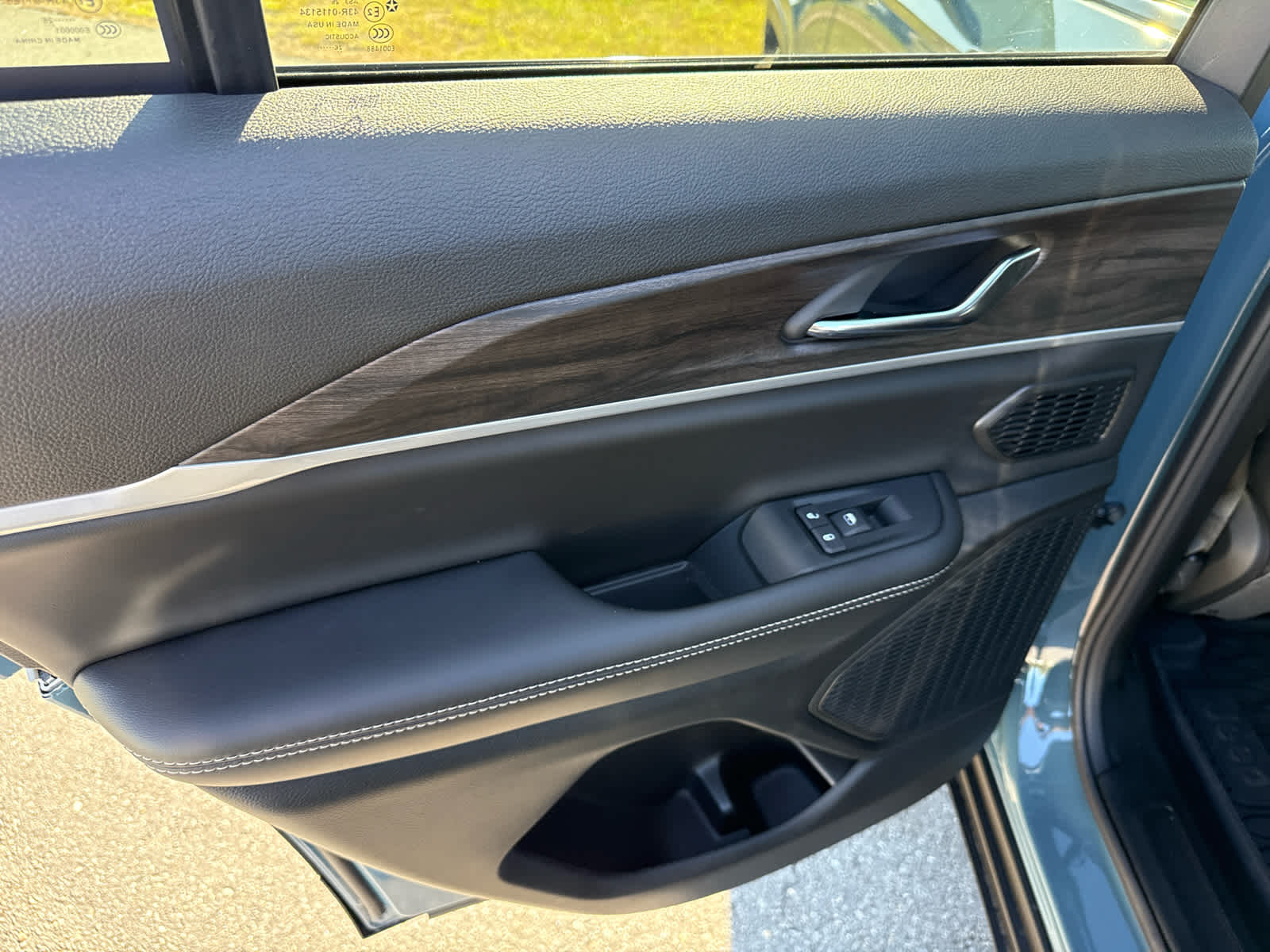 2027 Jeep Grand Cherokee GRAND CHEROKEE LIMITED 4X4