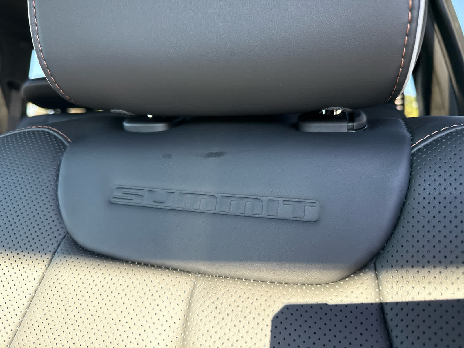 2027 Jeep Grand Cherokee GRAND CHEROKEE SUMMIT 4X4