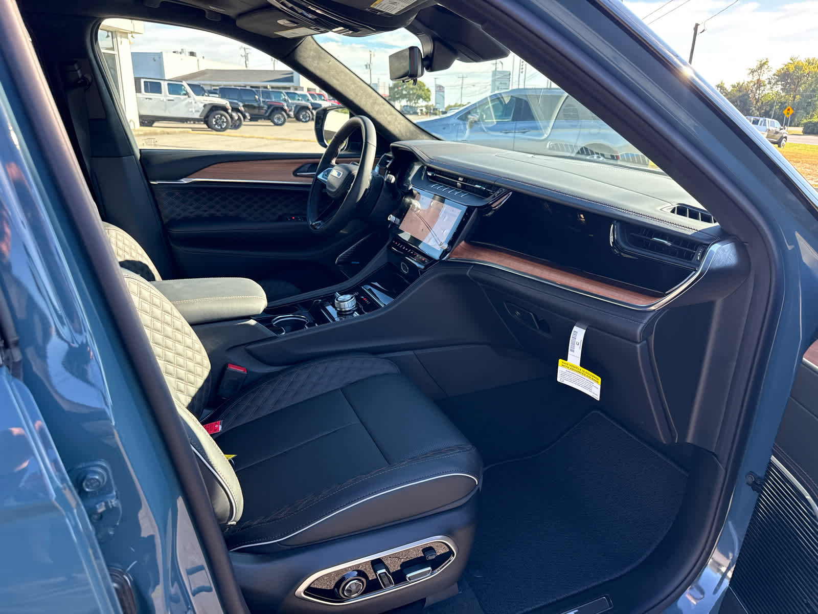 2027 Jeep Grand Cherokee GRAND CHEROKEE SUMMIT 4X4