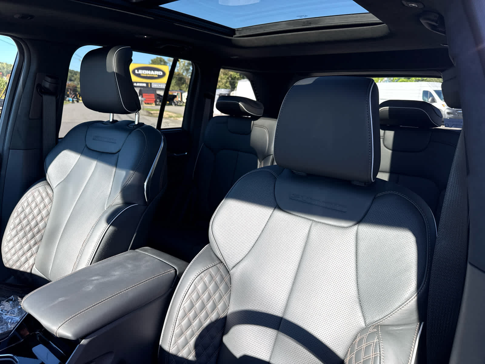 2027 Jeep Grand Cherokee GRAND CHEROKEE SUMMIT 4X4