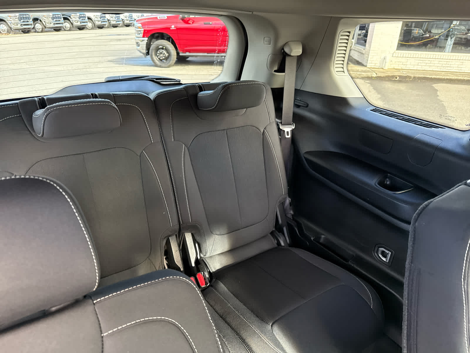 2023 Jeep Grand Cherokee L Laredo 4x4