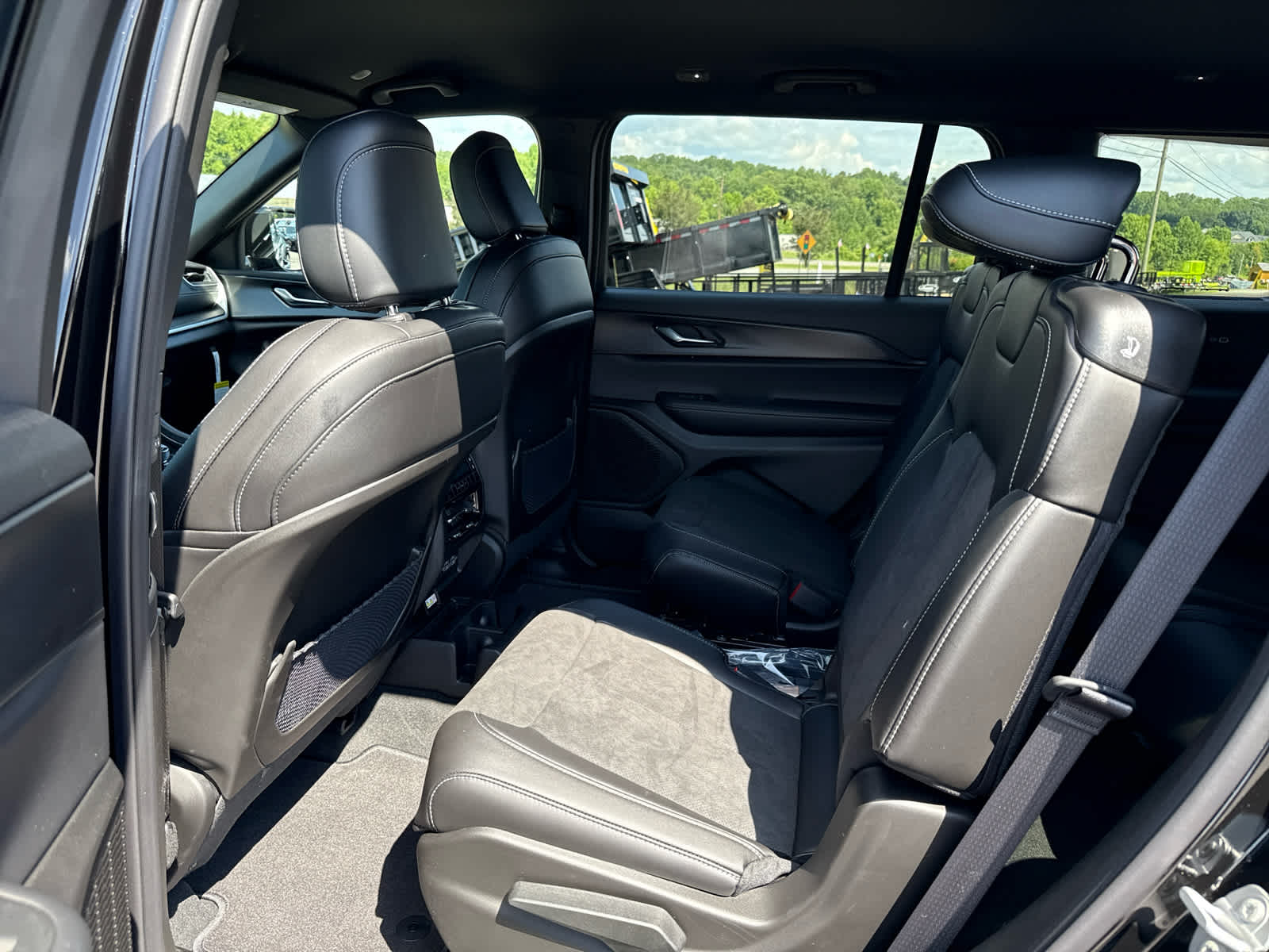 2025 Jeep Grand Cherokee GRAND CHEROKEE L ALTITUDE 4X4