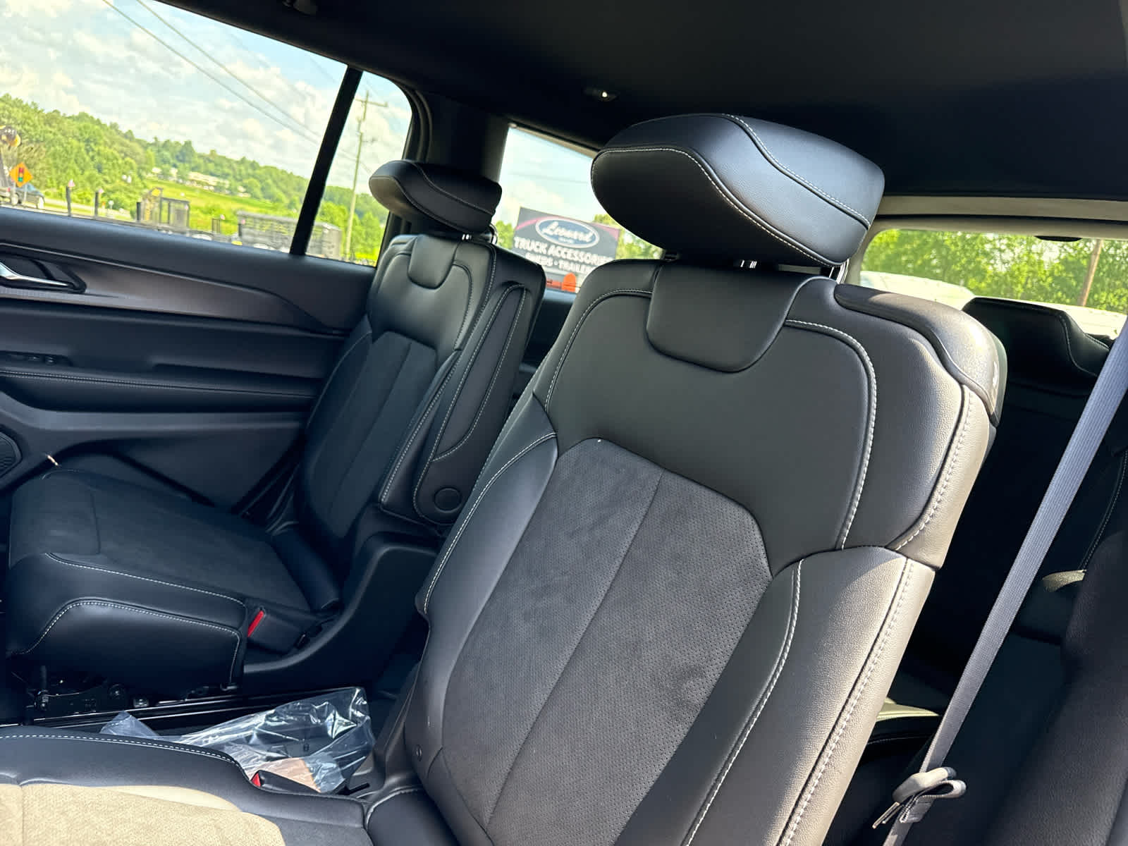 2025 Jeep Grand Cherokee GRAND CHEROKEE L ALTITUDE 4X4