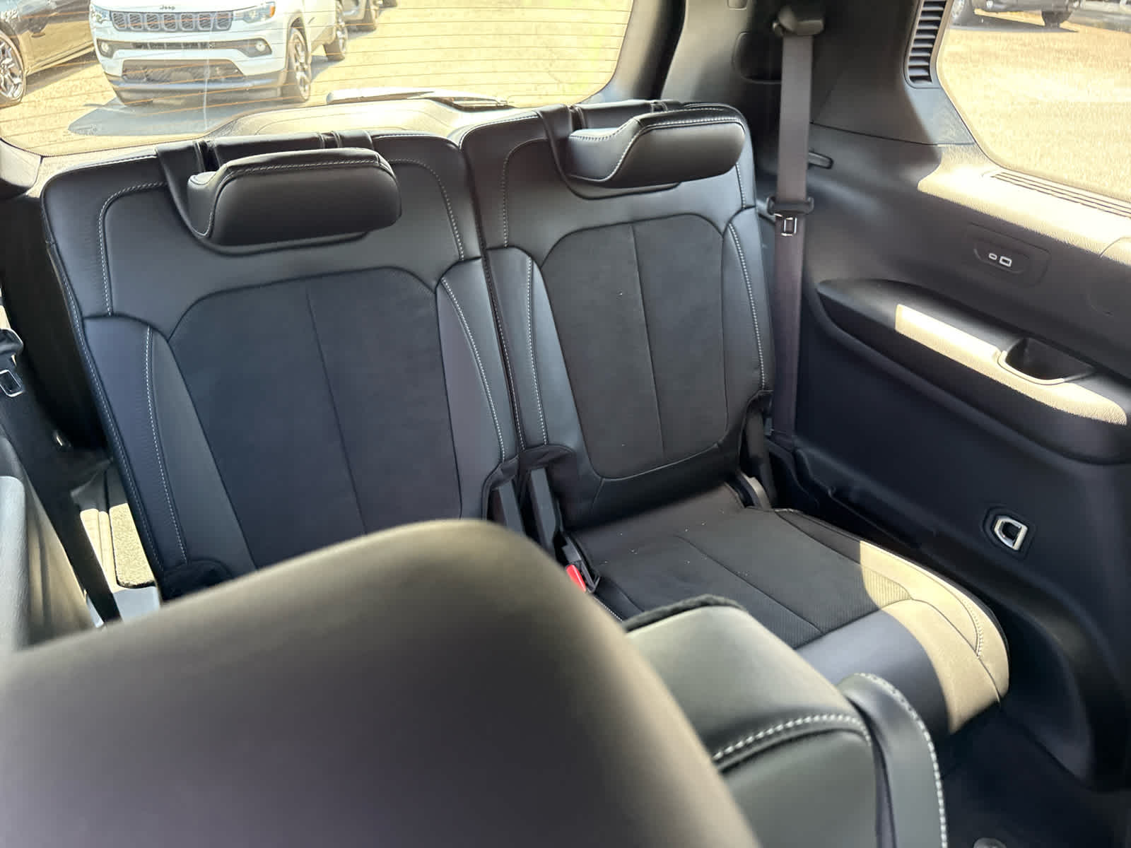 2025 Jeep Grand Cherokee GRAND CHEROKEE L ALTITUDE 4X4