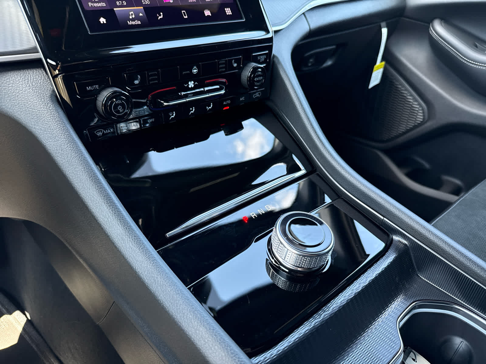 2025 Jeep Grand Cherokee GRAND CHEROKEE L ALTITUDE 4X4