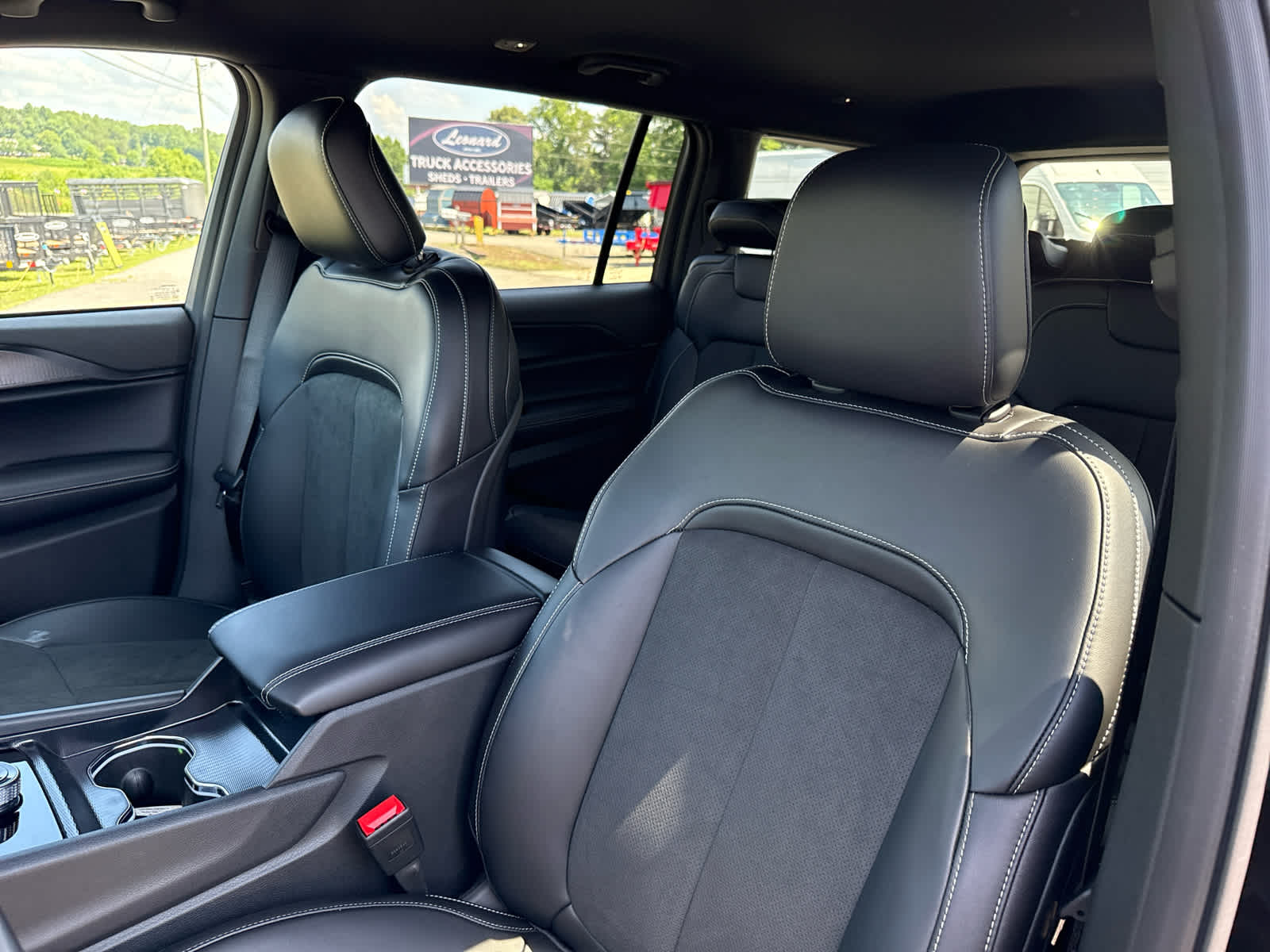 2025 Jeep Grand Cherokee GRAND CHEROKEE L ALTITUDE 4X4