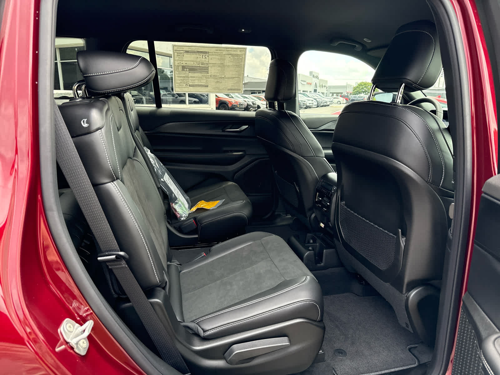 2025 Jeep Grand Cherokee GRAND CHEROKEE L ALTITUDE 4X4