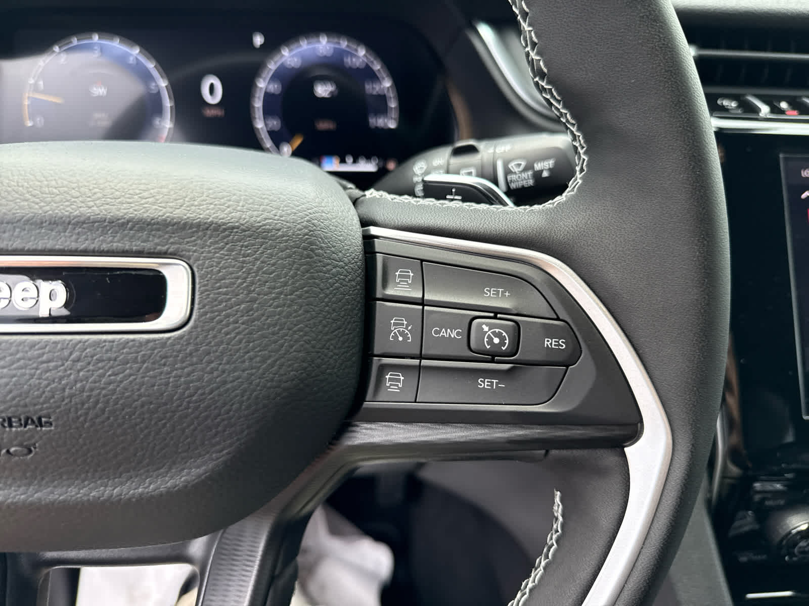 2025 Jeep Grand Cherokee GRAND CHEROKEE L ALTITUDE 4X4