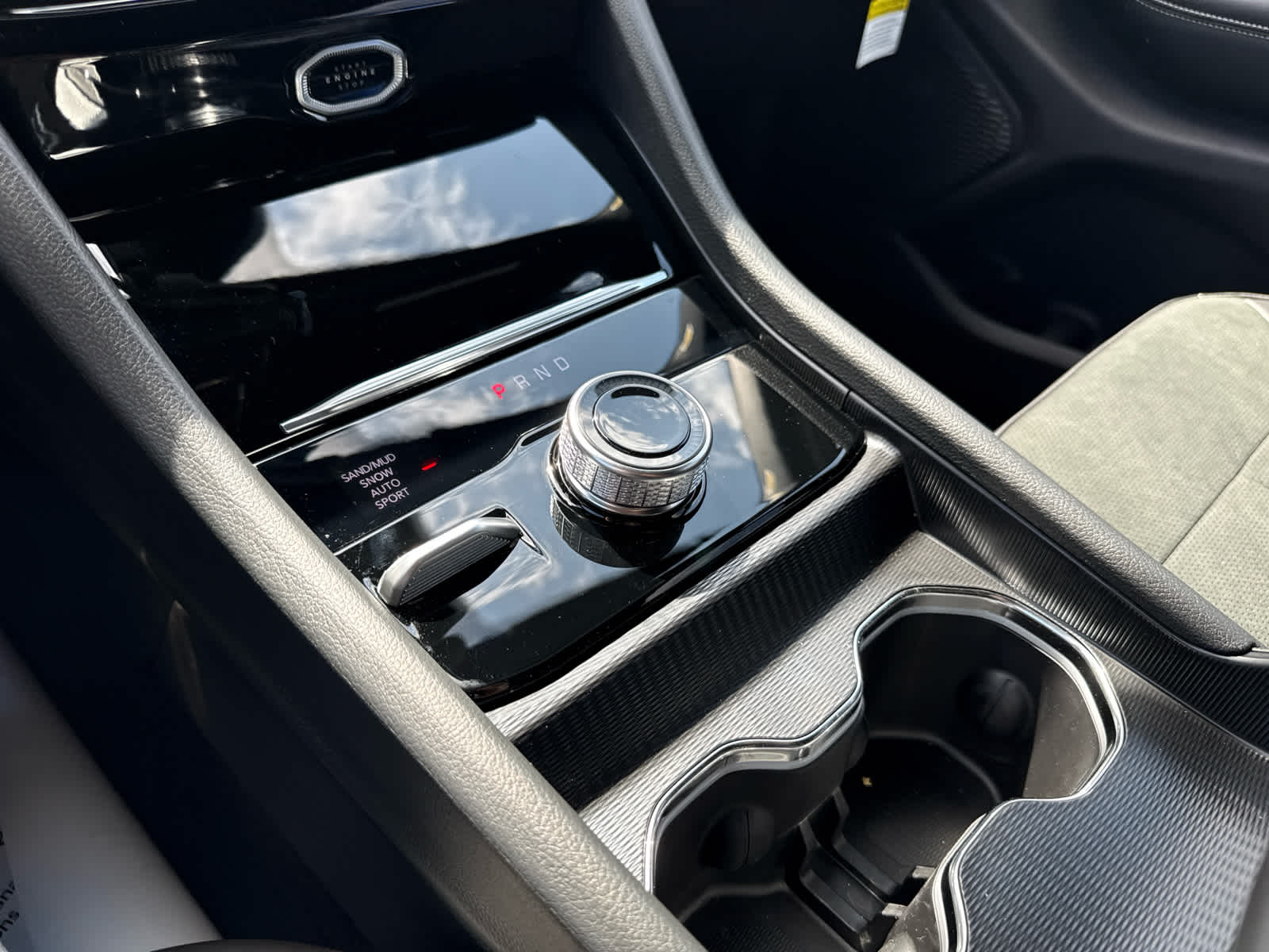 2026 Jeep Grand Cherokee GRAND CHEROKEE L LAREDO ALTITUDE 4X4