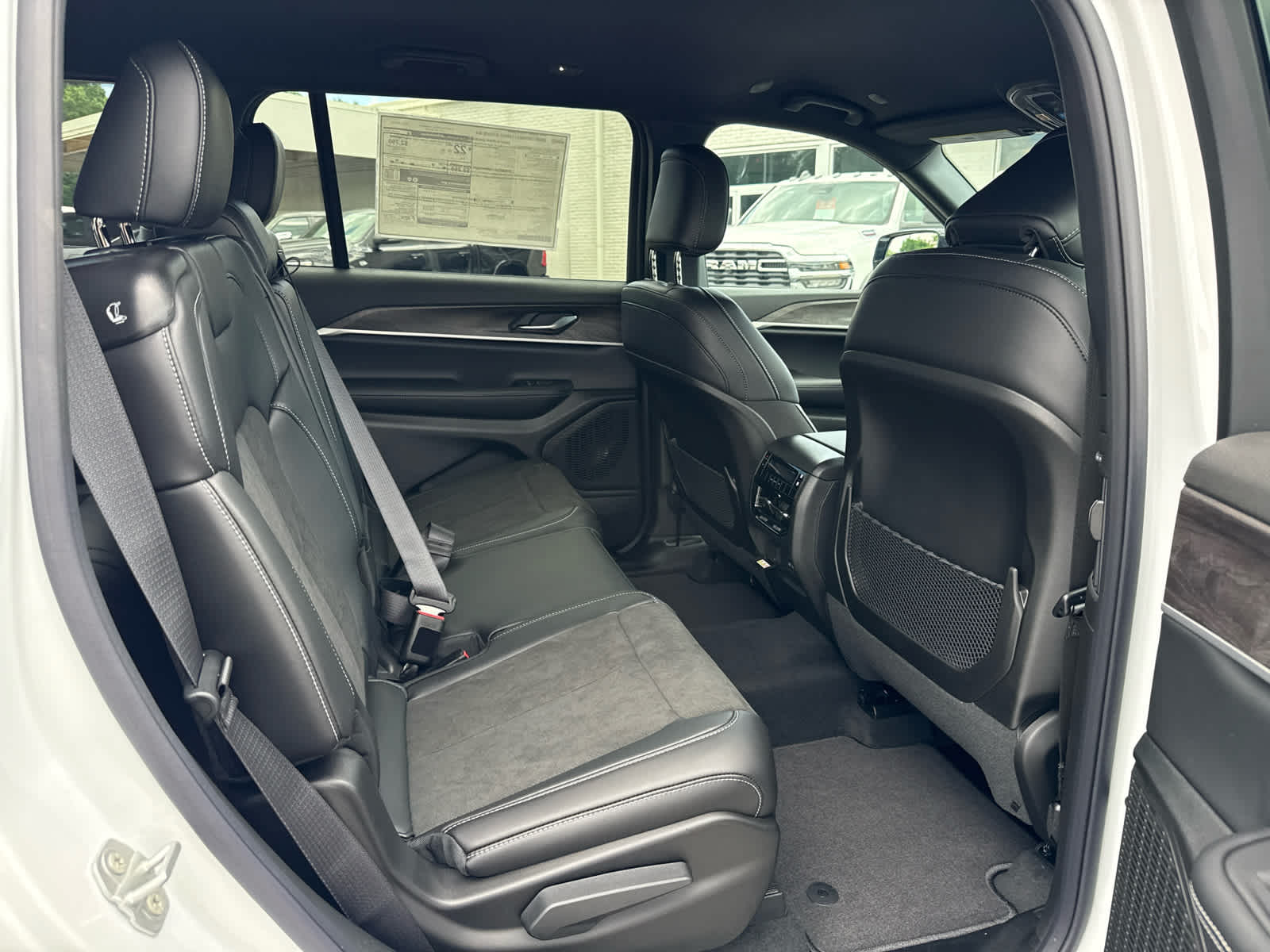 2026 Jeep Grand Cherokee GRAND CHEROKEE L LAREDO ALTITUDE 4X4