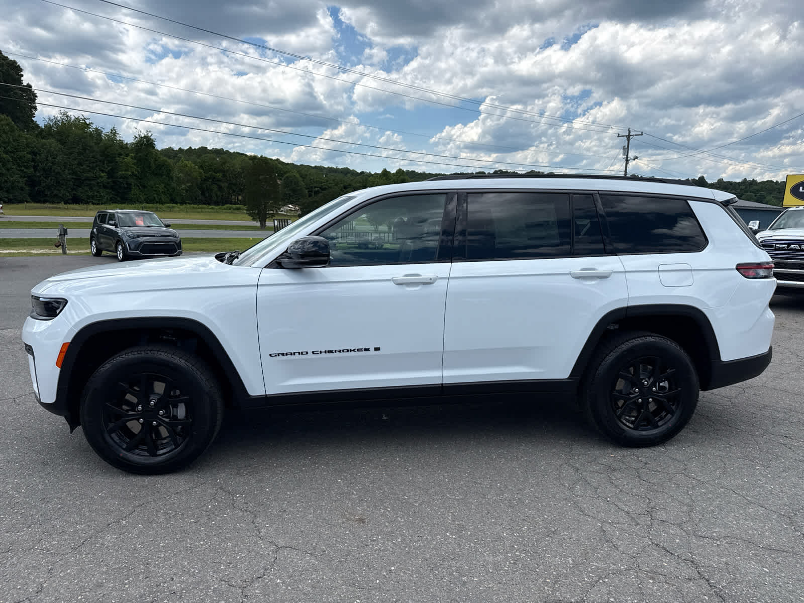 2026 Jeep Grand Cherokee GRAND CHEROKEE L LAREDO ALTITUDE 4X4