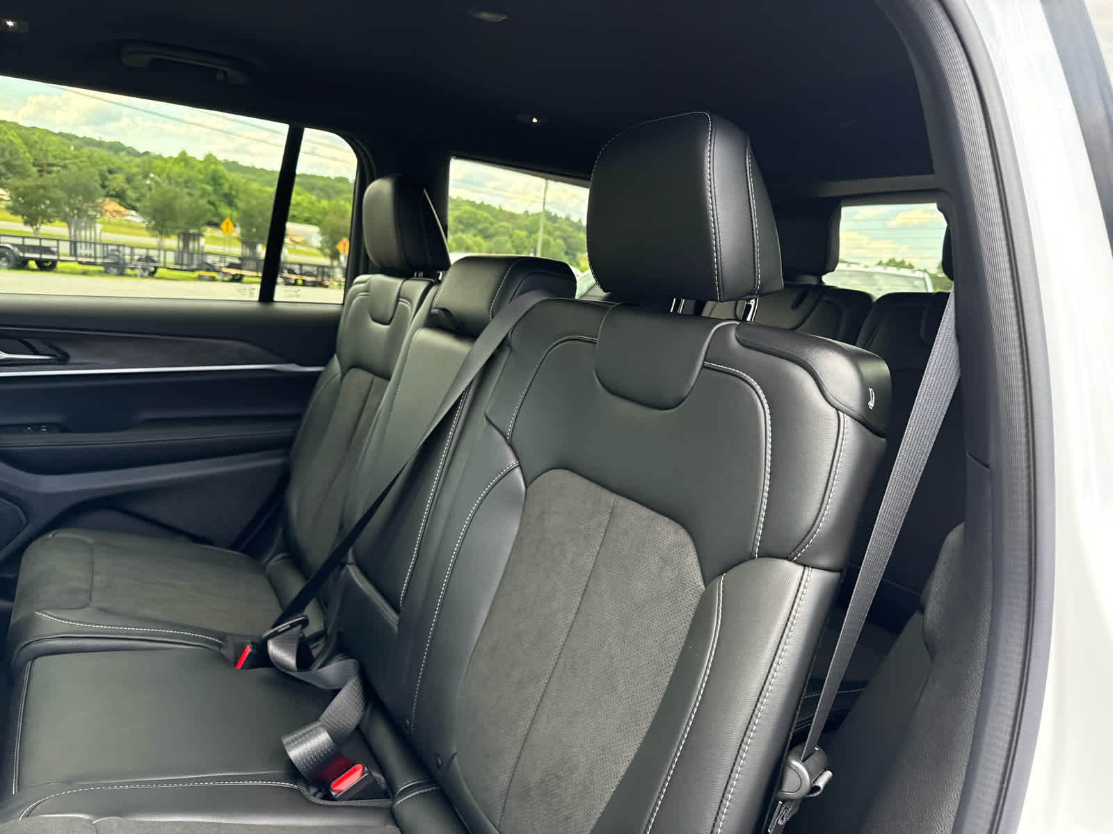 2026 Jeep Grand Cherokee GRAND CHEROKEE L LAREDO ALTITUDE 4X4