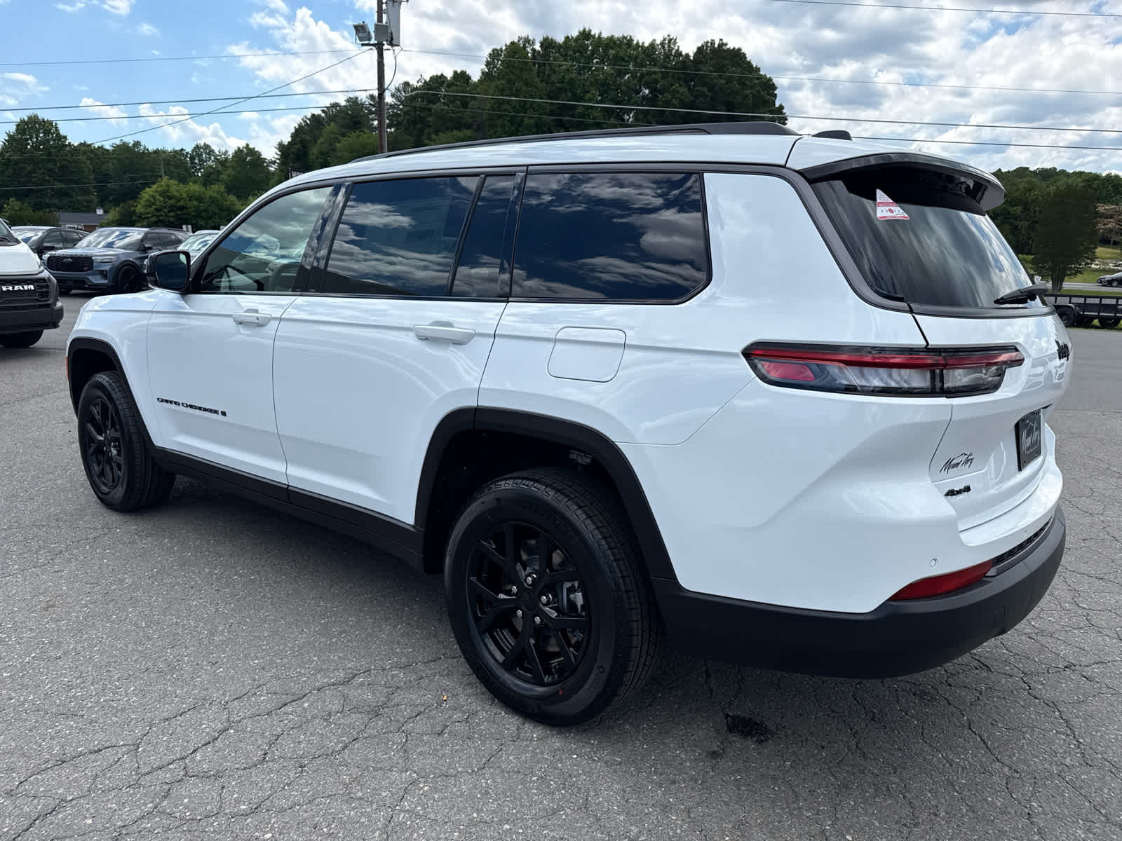 2026 Jeep Grand Cherokee GRAND CHEROKEE L LAREDO ALTITUDE 4X4