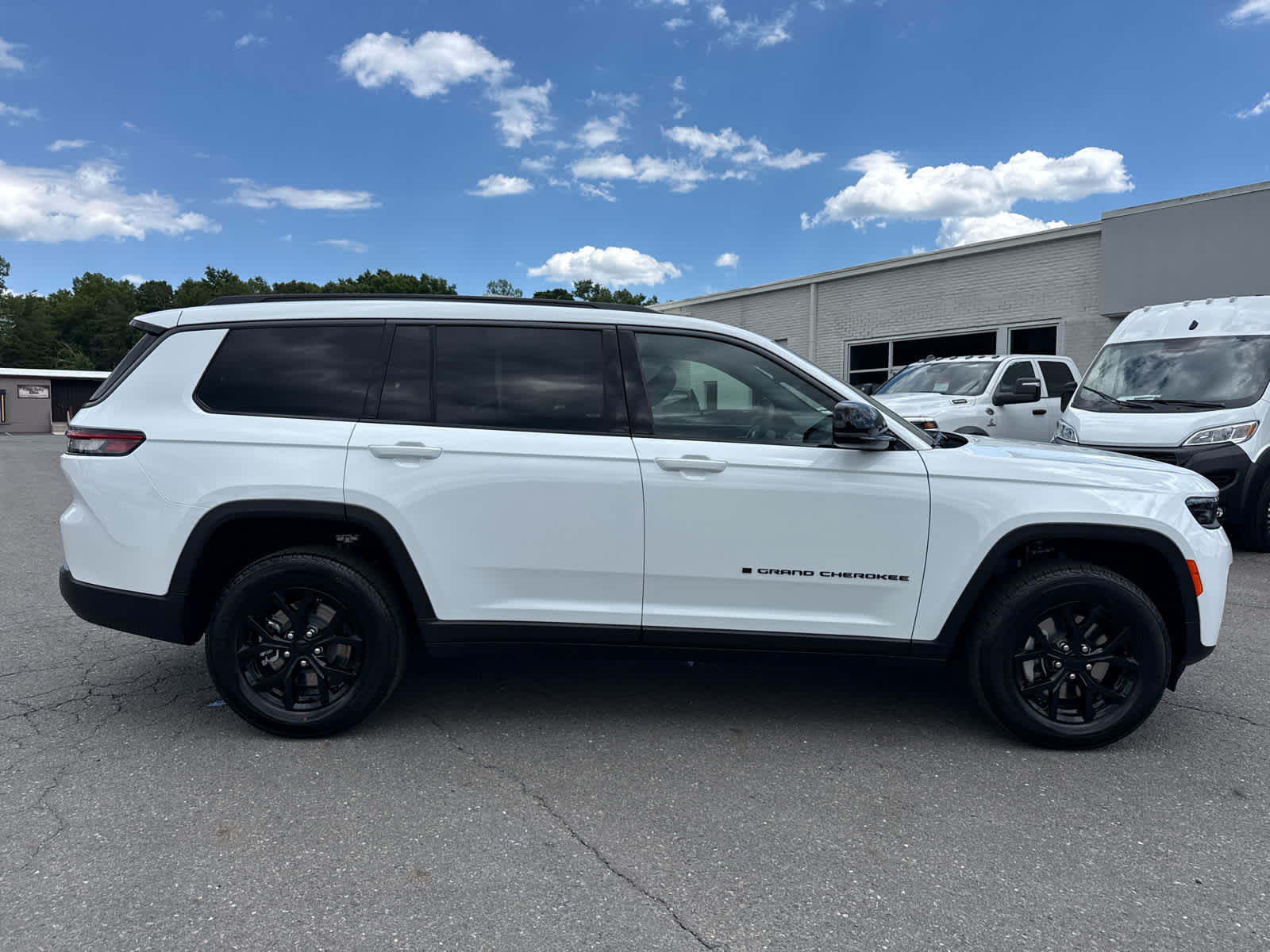 2026 Jeep Grand Cherokee GRAND CHEROKEE L LAREDO ALTITUDE 4X4