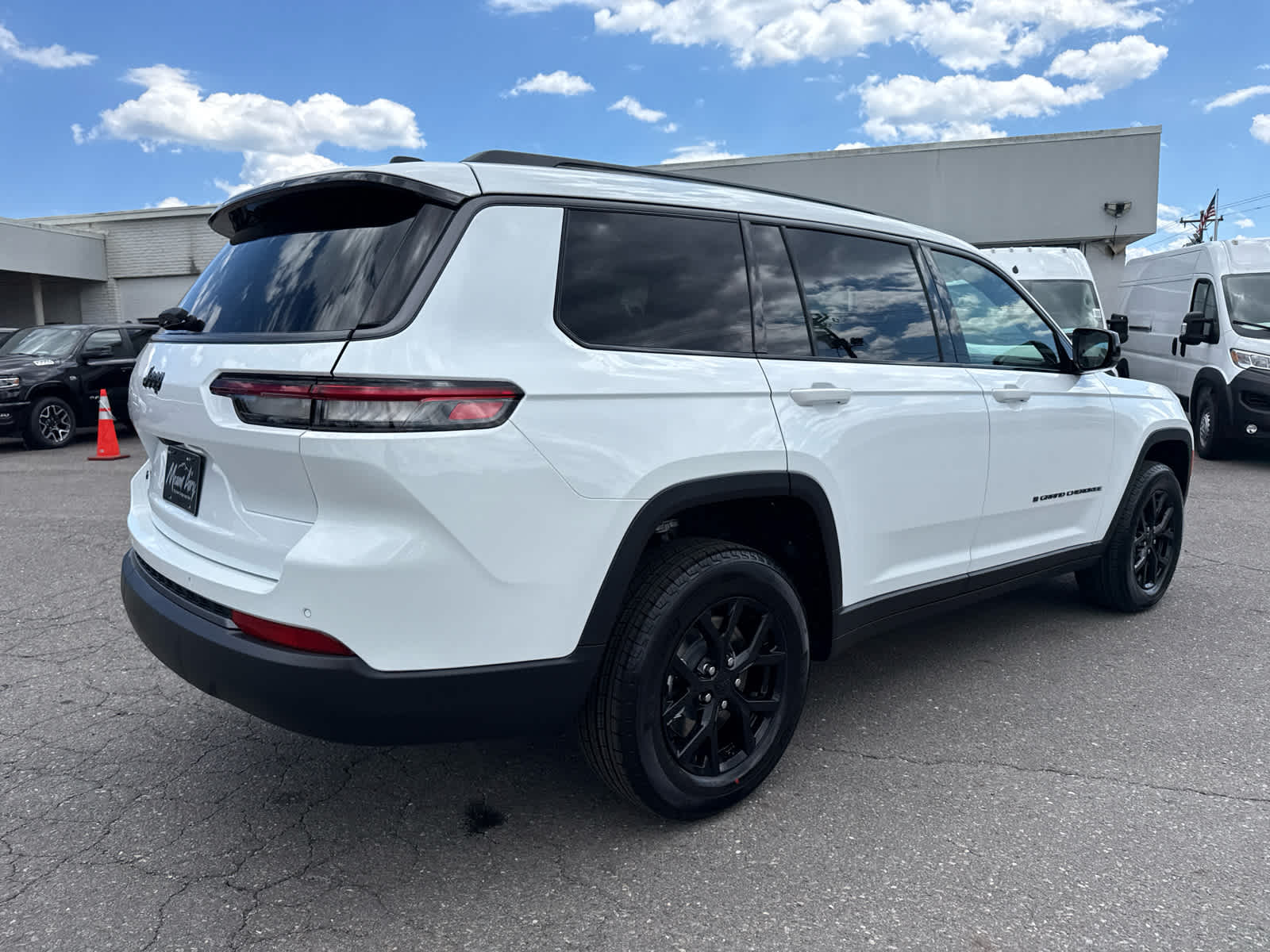 2026 Jeep Grand Cherokee GRAND CHEROKEE L LAREDO ALTITUDE 4X4
