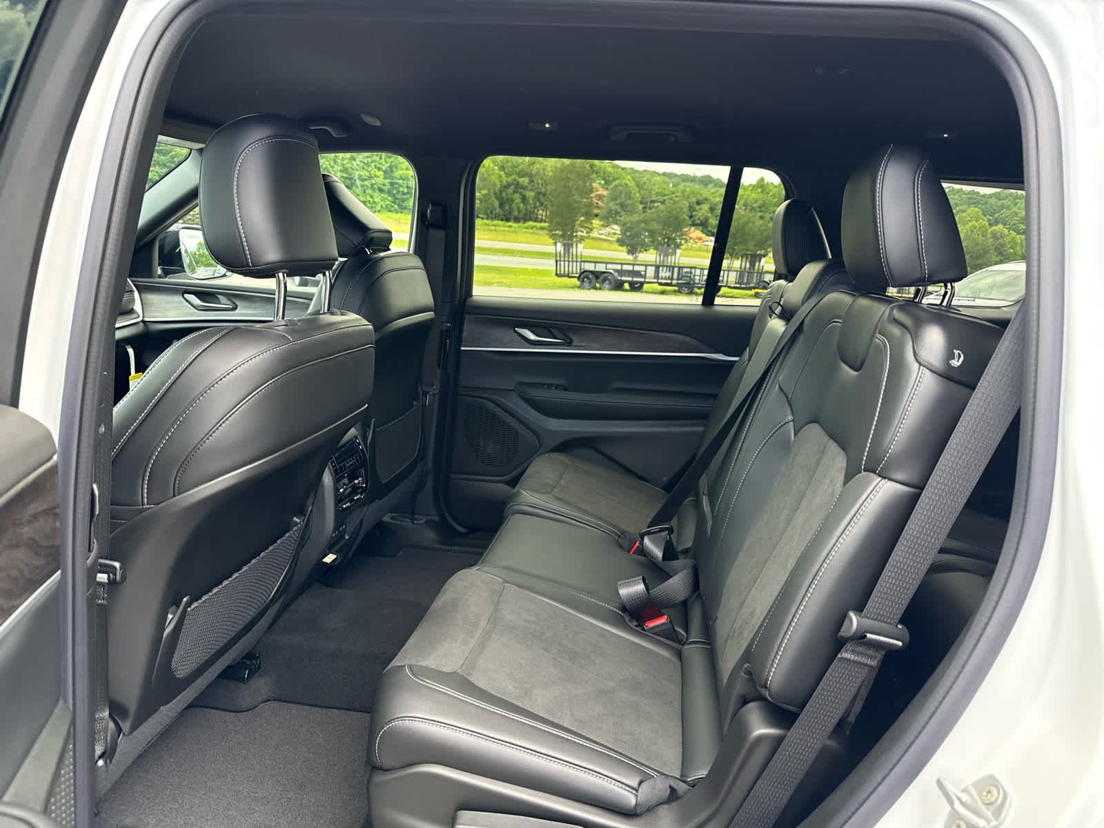 2026 Jeep Grand Cherokee GRAND CHEROKEE L LAREDO ALTITUDE 4X4