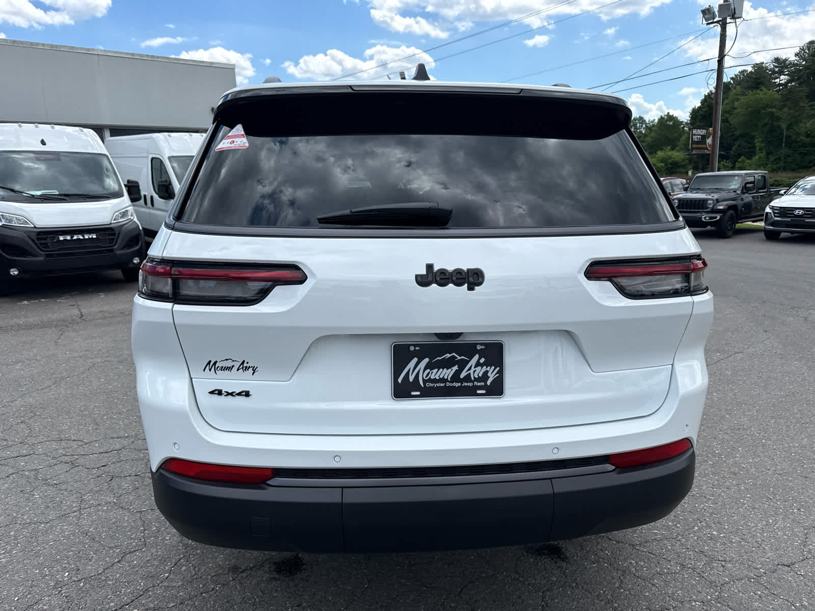 2026 Jeep Grand Cherokee GRAND CHEROKEE L LAREDO ALTITUDE 4X4