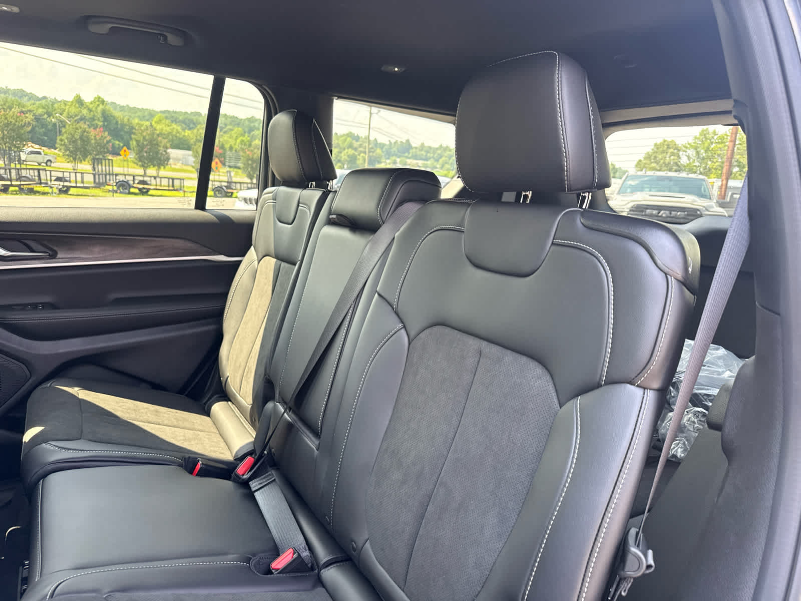 2026 Jeep Grand Cherokee GRAND CHEROKEE L LAREDO ALTITUDE 4X4