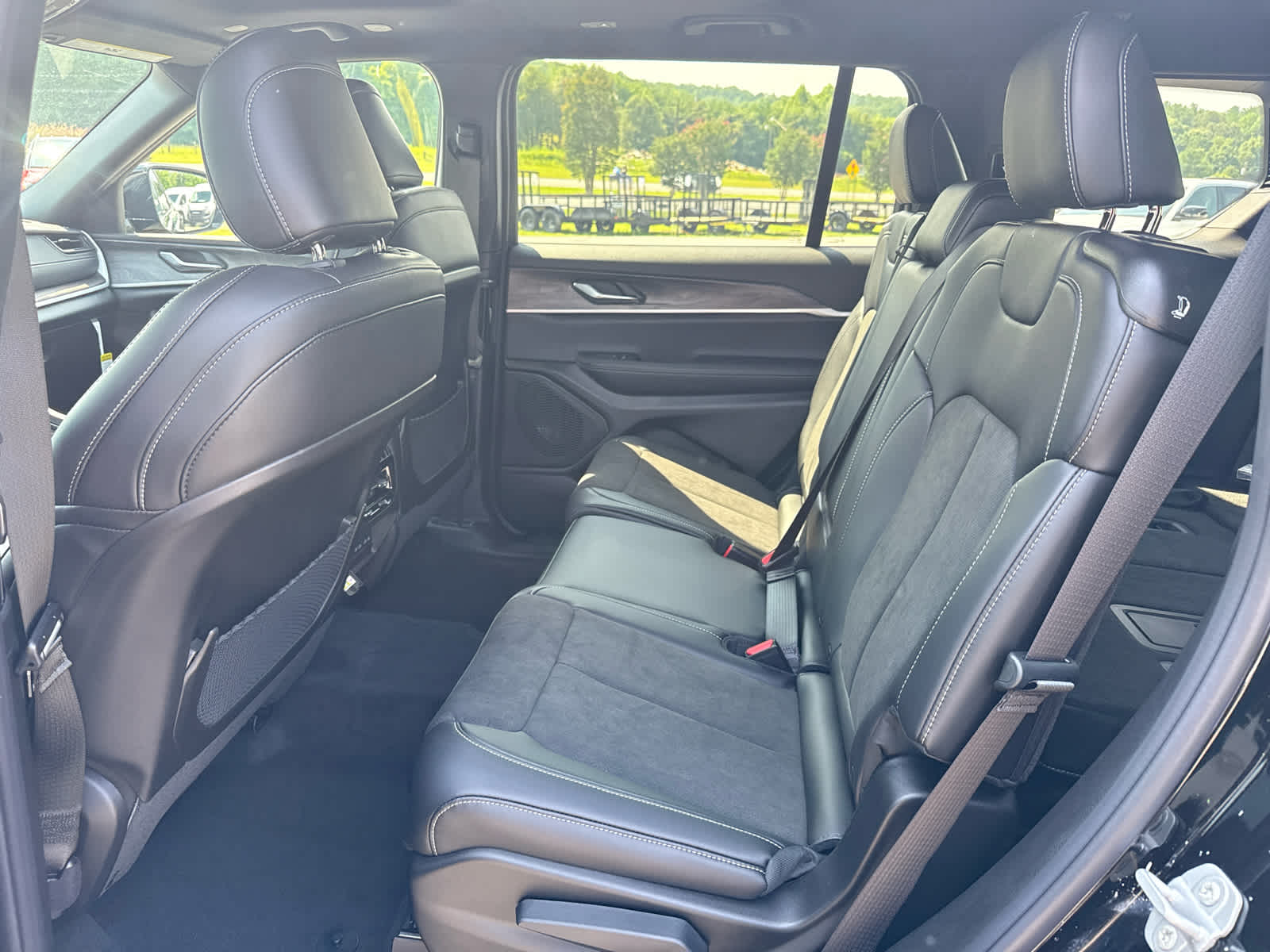 2026 Jeep Grand Cherokee GRAND CHEROKEE L LAREDO ALTITUDE 4X4