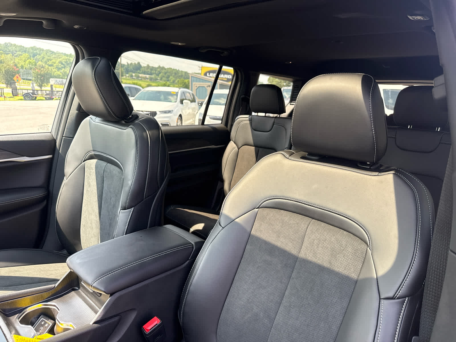 2026 Jeep Grand Cherokee GRAND CHEROKEE L LAREDO ALTITUDE 4X4