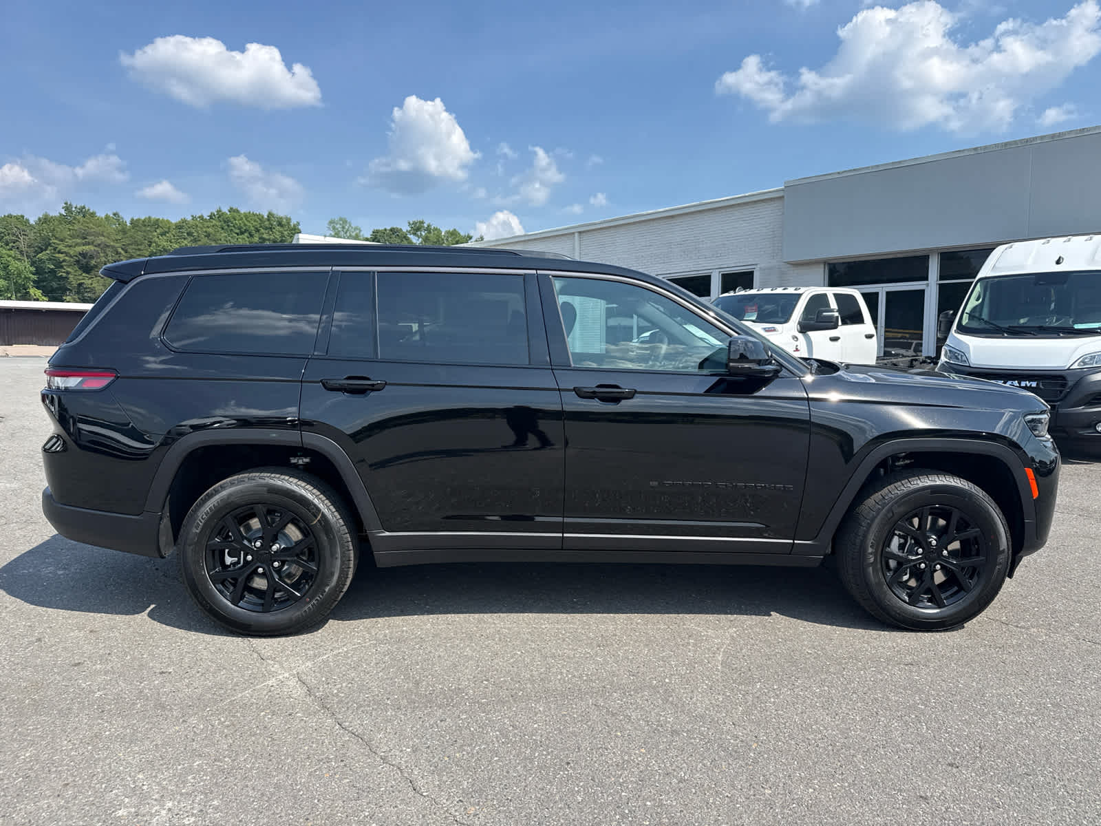 2026 Jeep Grand Cherokee GRAND CHEROKEE L LAREDO ALTITUDE 4X4