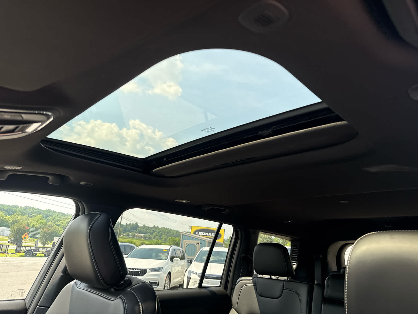 2026 Jeep Grand Cherokee GRAND CHEROKEE L LAREDO ALTITUDE 4X4