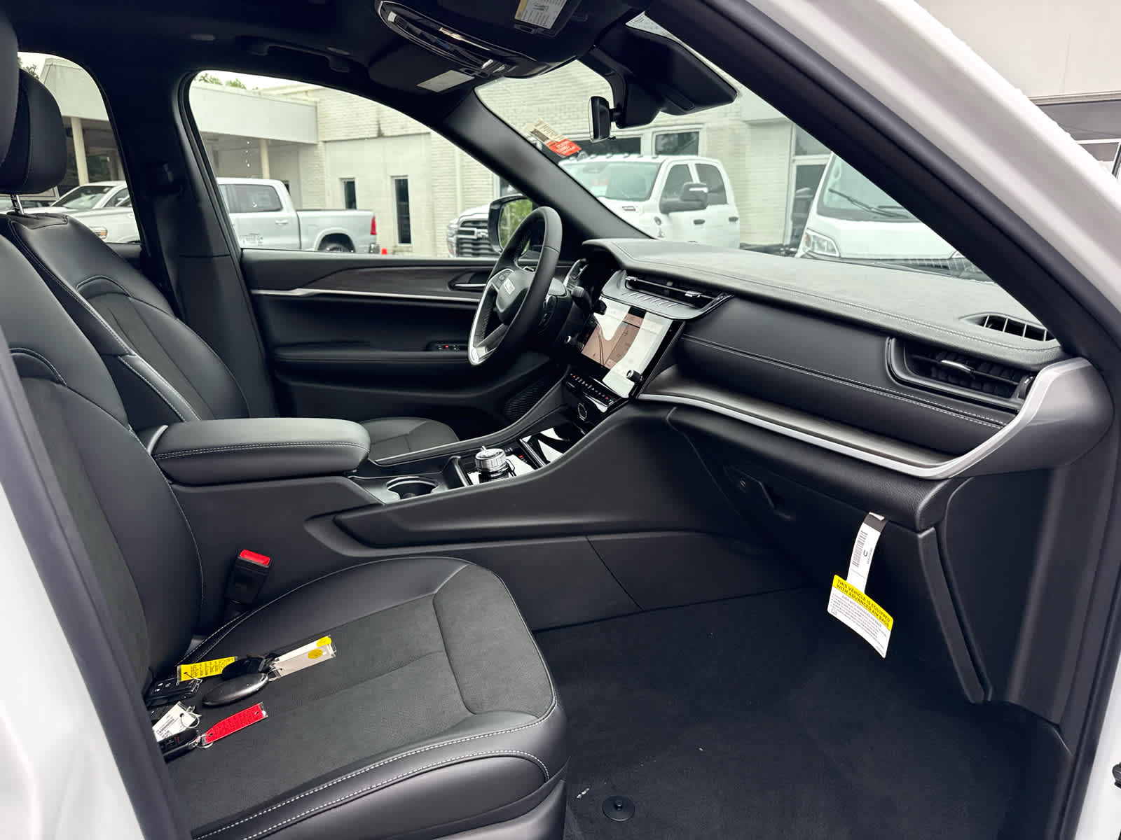 2026 Jeep Grand Cherokee GRAND CHEROKEE L LAREDO ALTITUDE 4X4