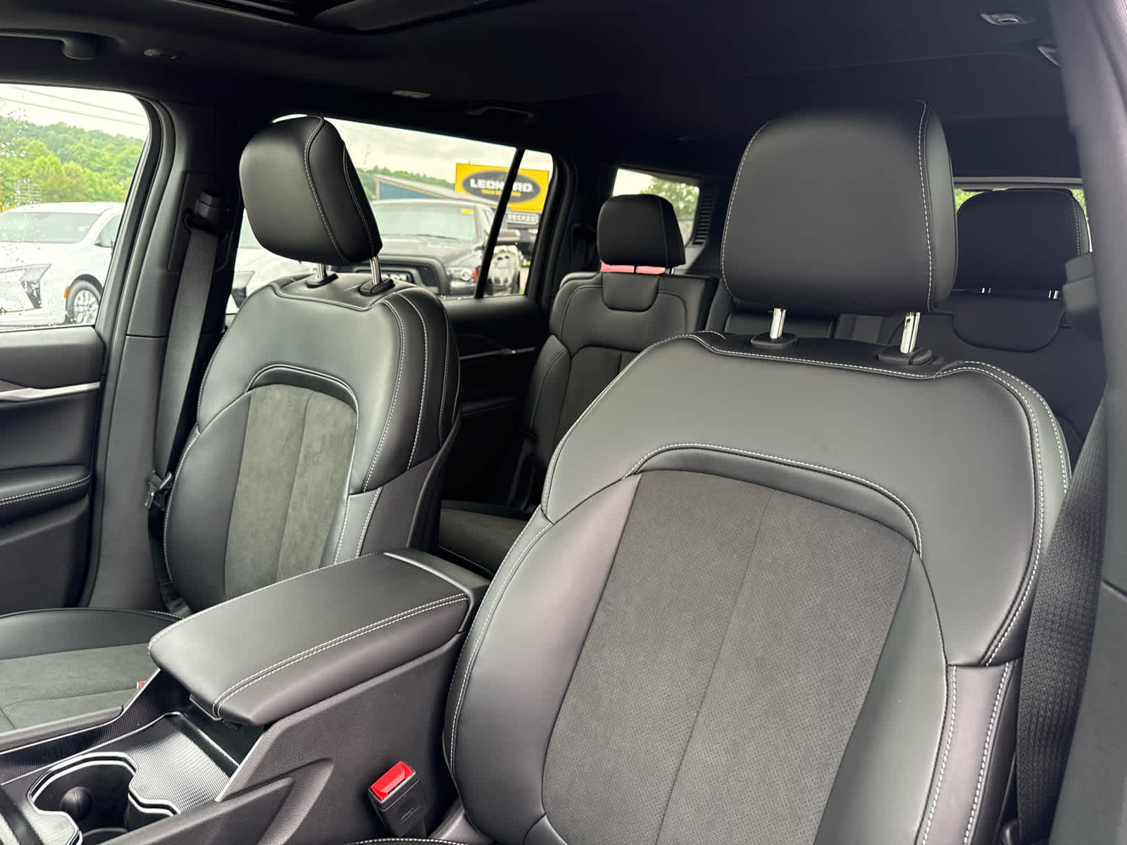 2026 Jeep Grand Cherokee GRAND CHEROKEE L LAREDO ALTITUDE 4X4
