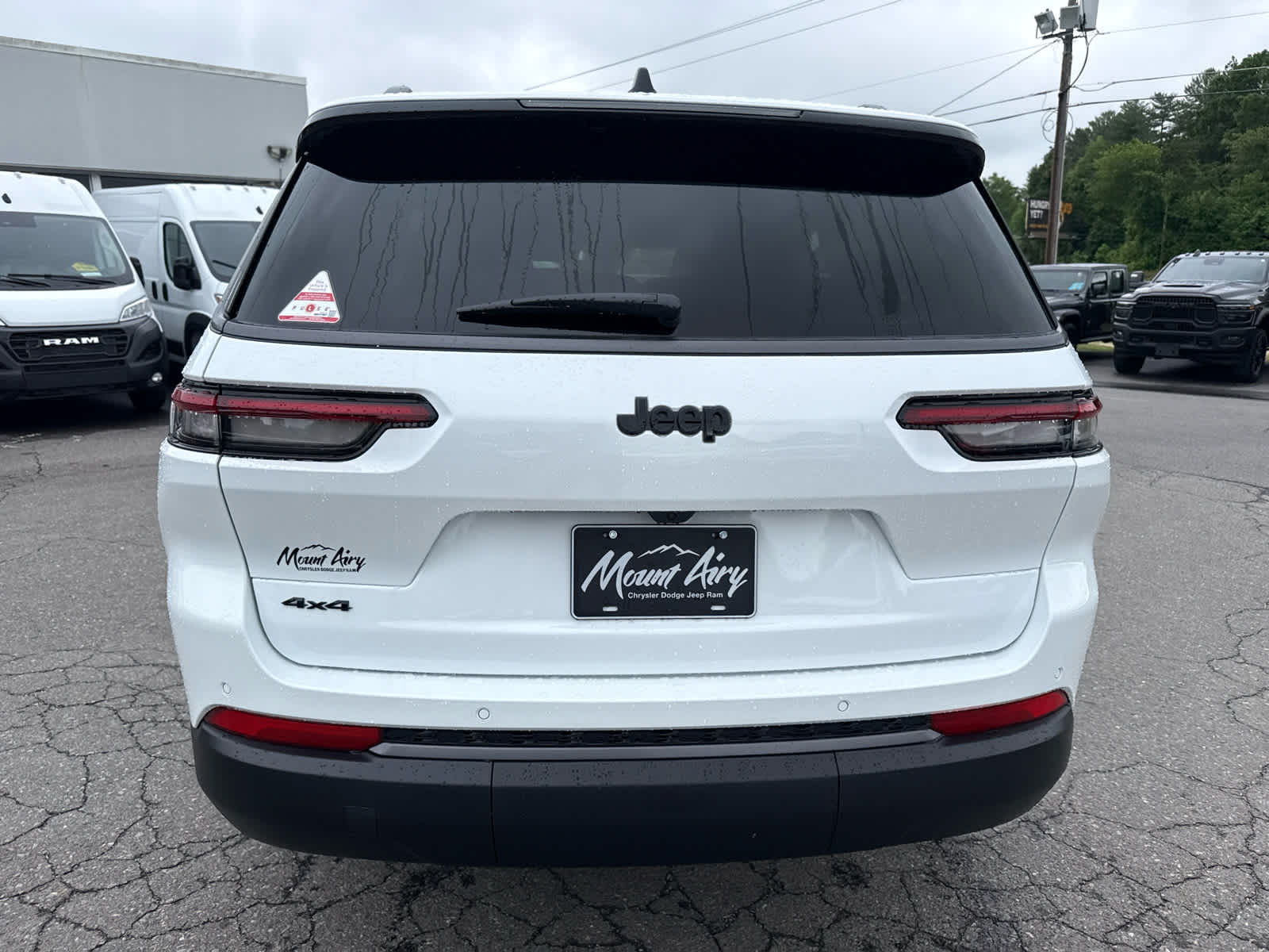 2026 Jeep Grand Cherokee GRAND CHEROKEE L LAREDO ALTITUDE 4X4