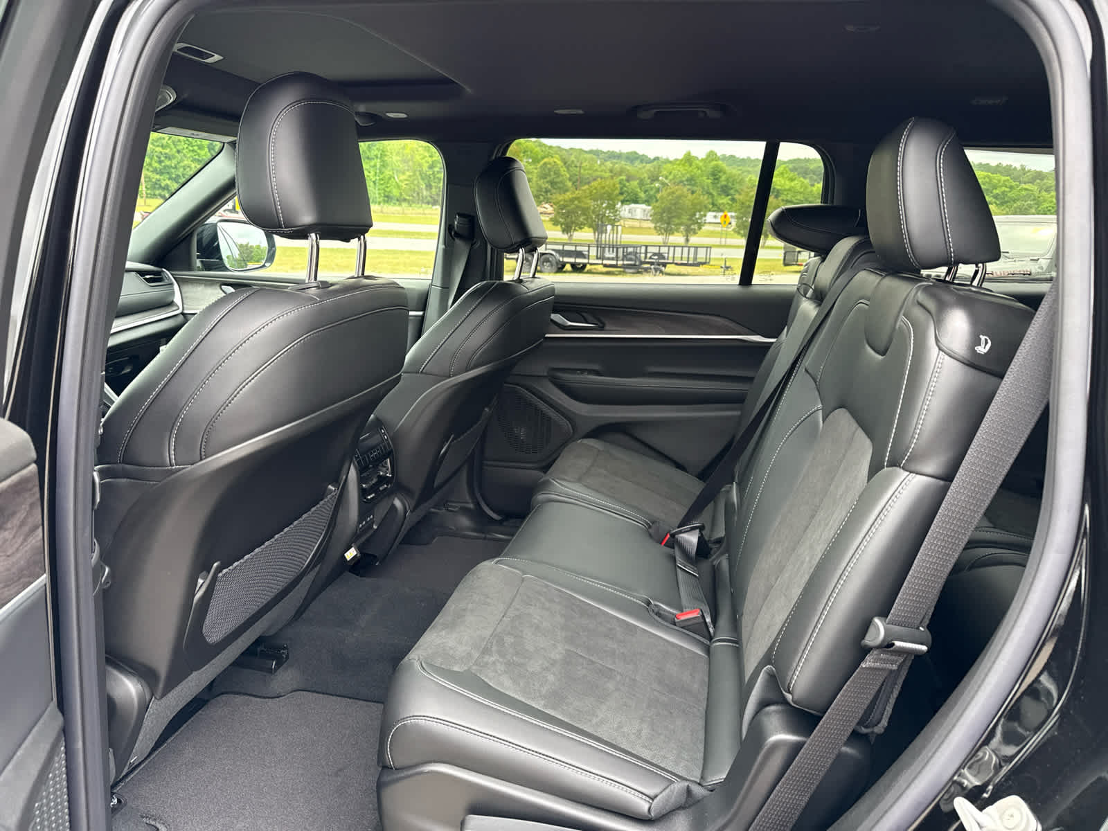 2026 Jeep Grand Cherokee GRAND CHEROKEE L LAREDO ALTITUDE 4X4