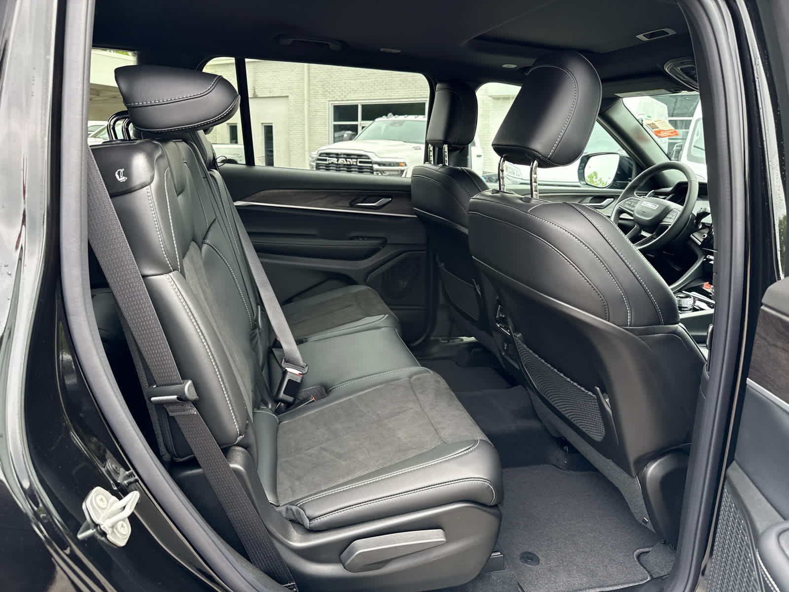 2026 Jeep Grand Cherokee GRAND CHEROKEE L LAREDO ALTITUDE 4X4