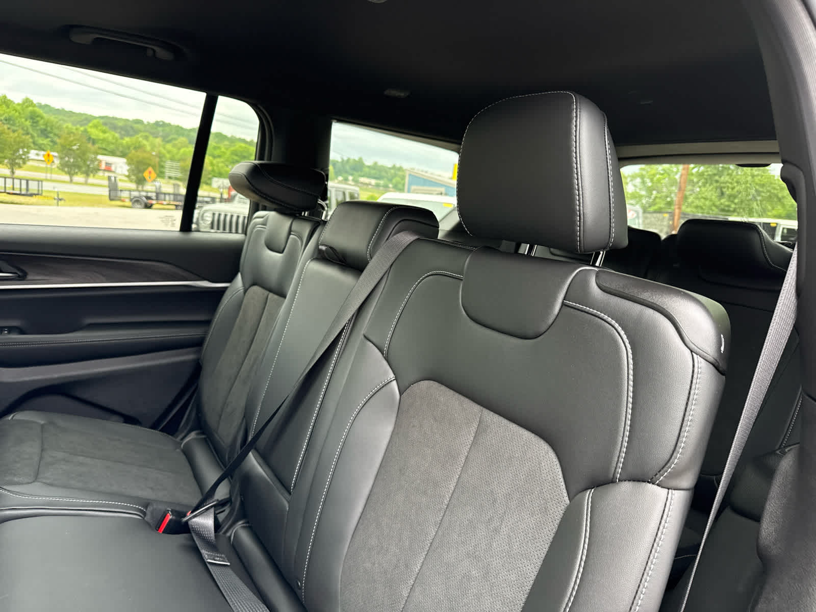 2026 Jeep Grand Cherokee GRAND CHEROKEE L LAREDO ALTITUDE 4X4
