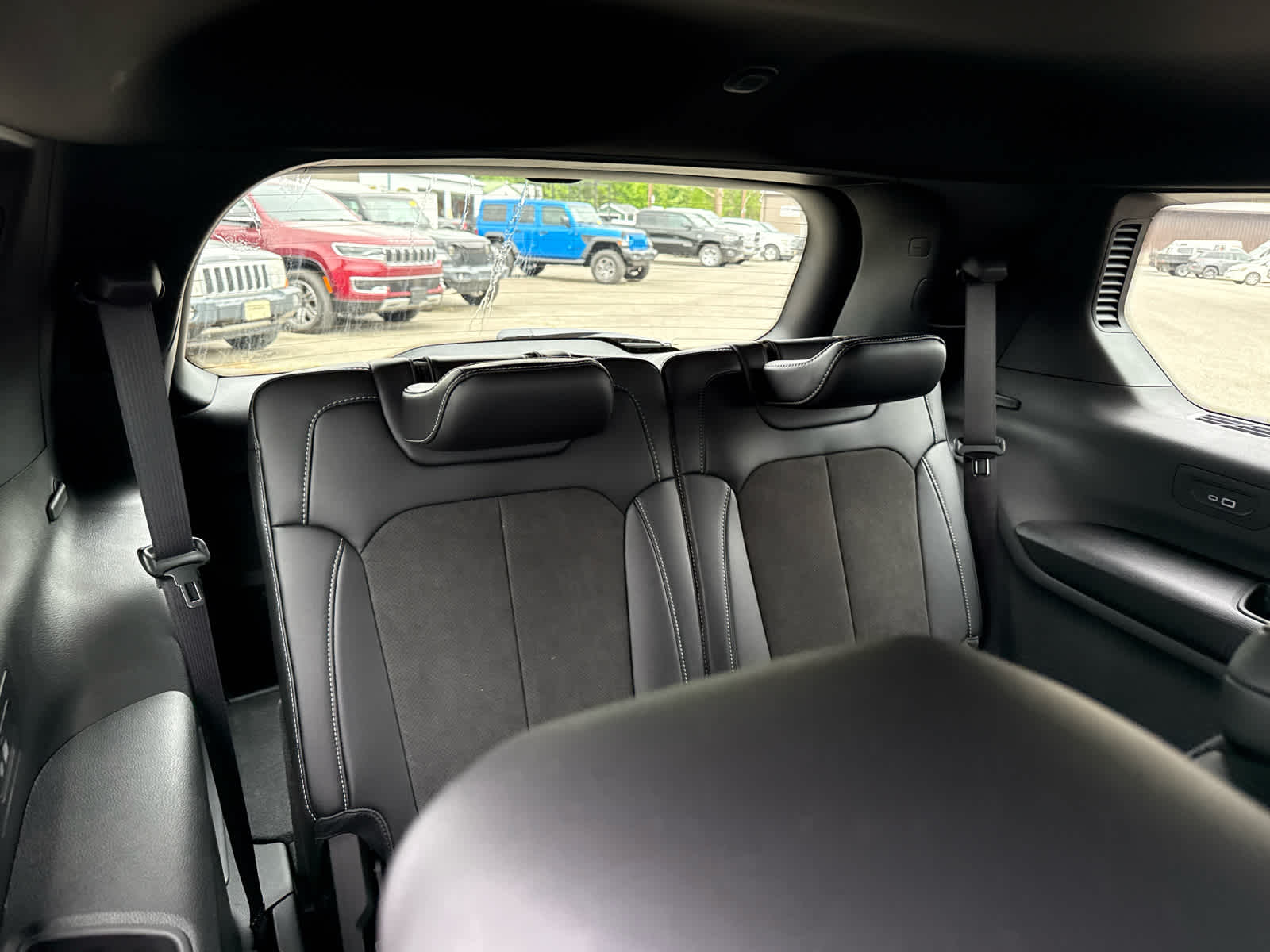 2026 Jeep Grand Cherokee GRAND CHEROKEE L LAREDO ALTITUDE 4X4